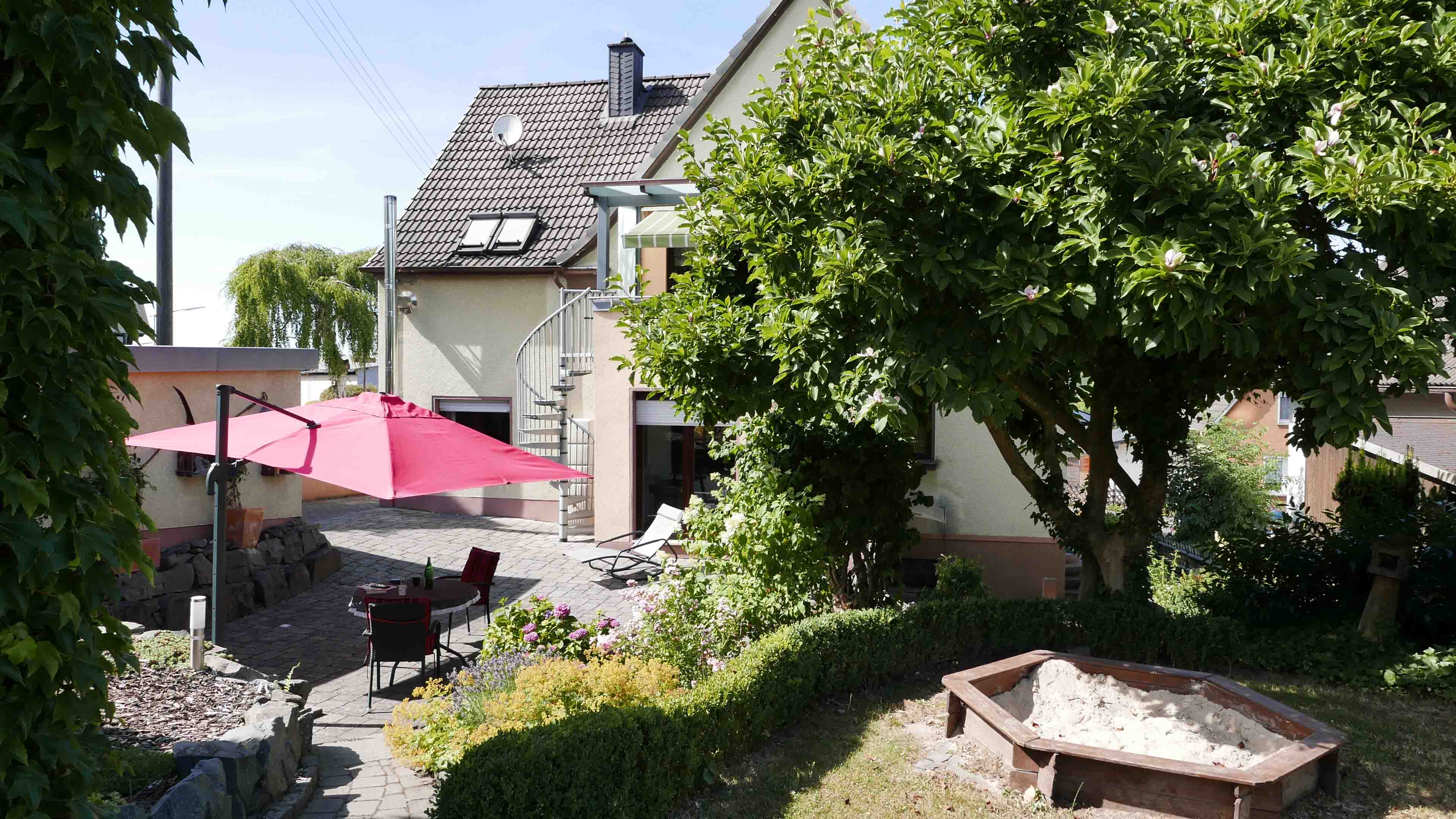 230 2-281 - Wissen/Sieg: EFH mit ELW ohne Renovierung sofort beziehbar!