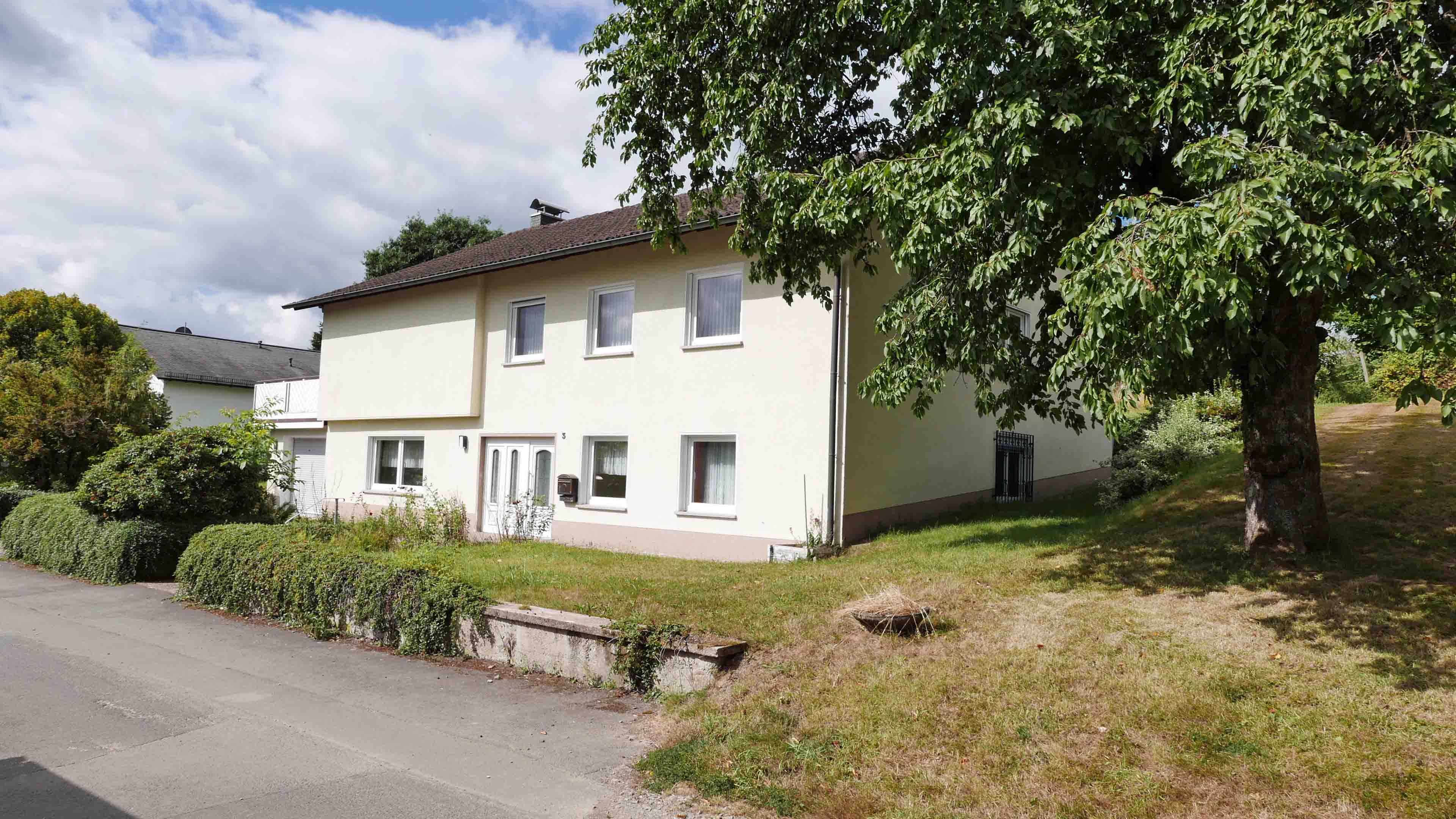 244 2-289 - Waldbröl-Hoff: EFH mit ELW in besonders schöner Wohnlage