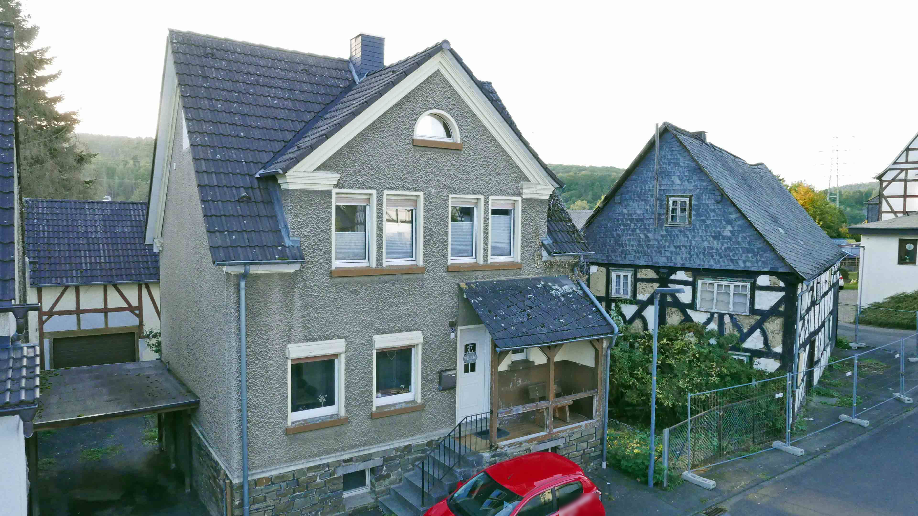 255 2-298 - Betzdorf-Scheuerfeld: Modernisiertes EFH mit 