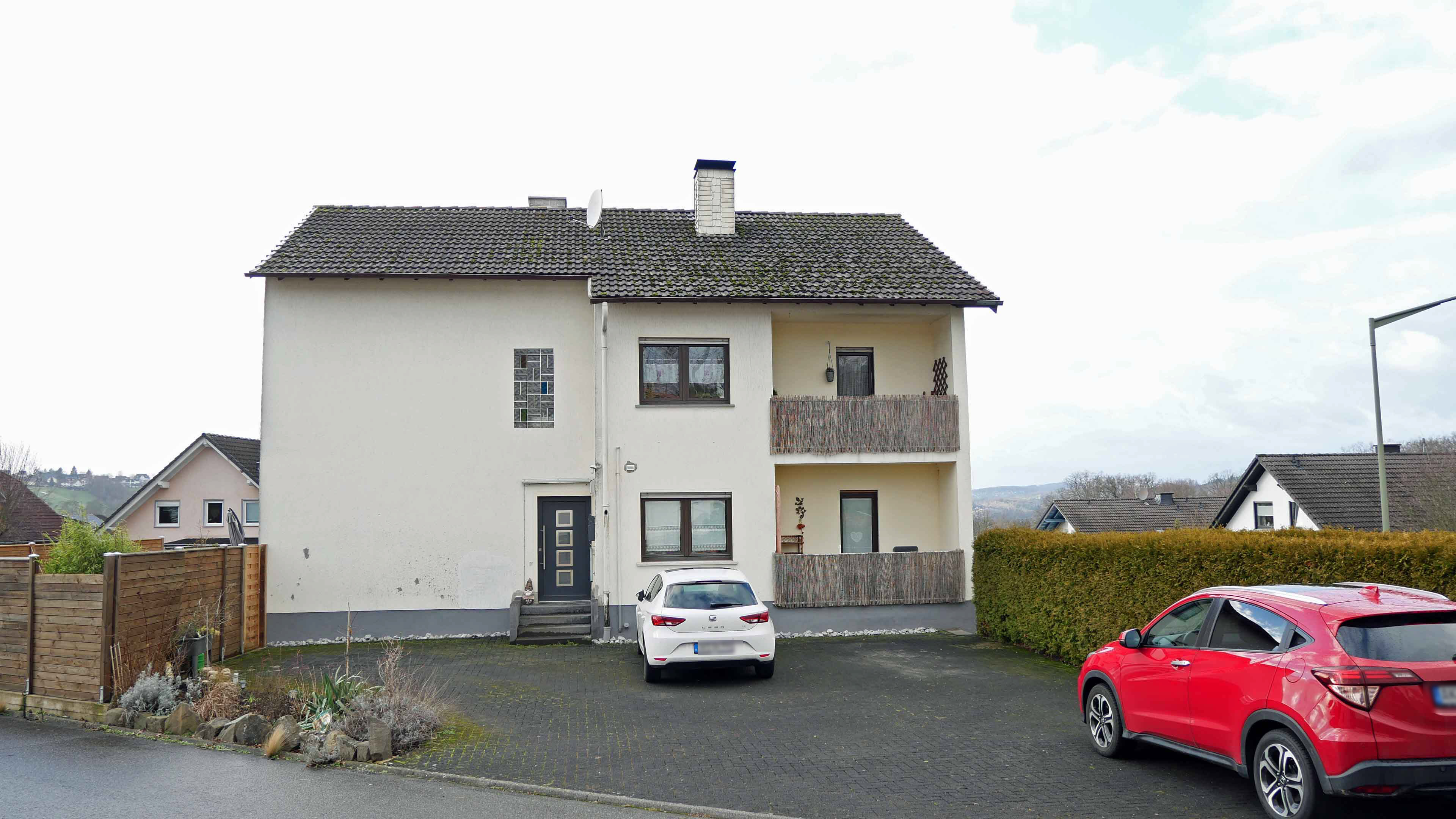 266 2-317 - Wissen-Mittelhof: Zweifamilienhaus mit Doppelgarage