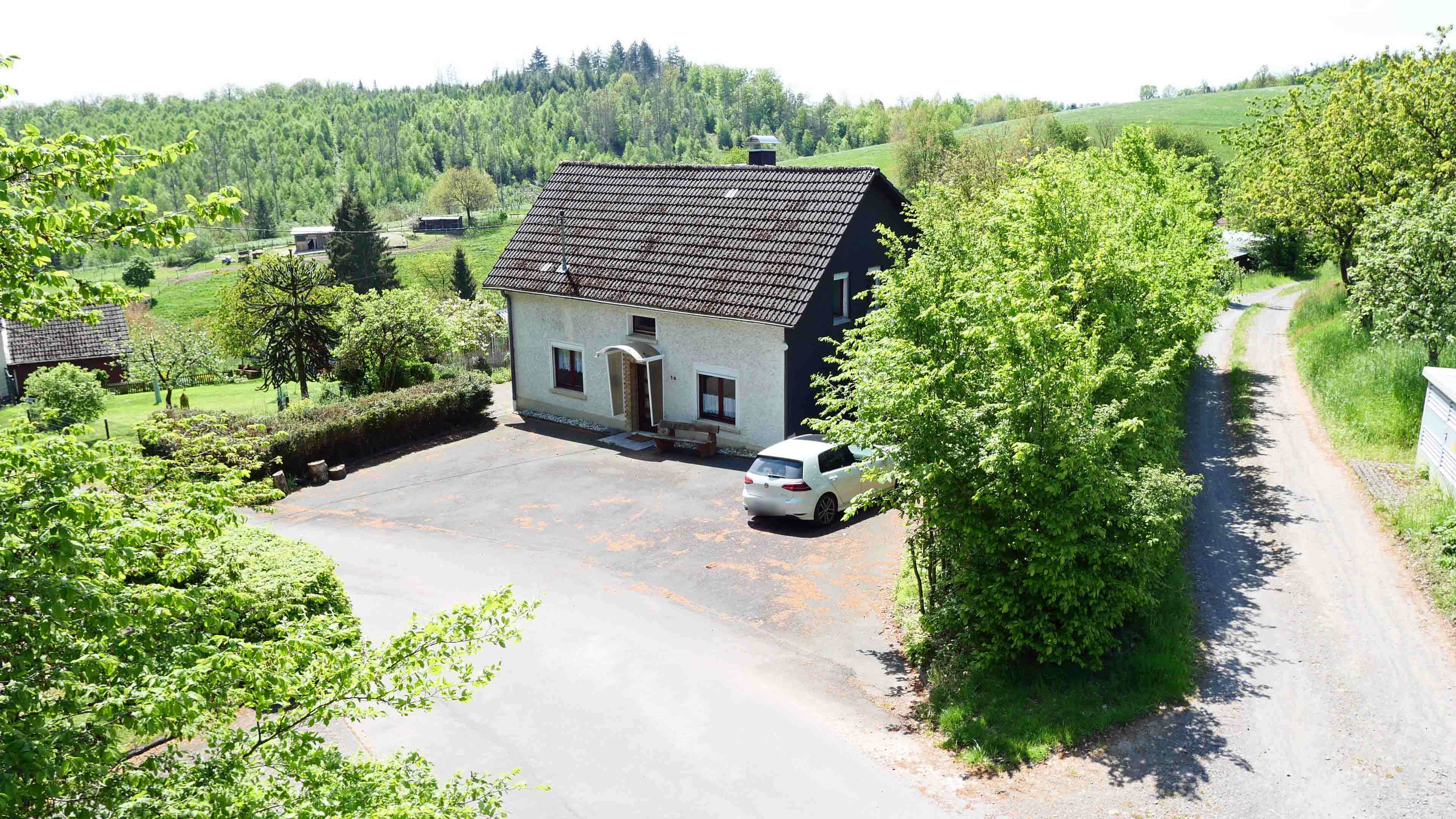 279 2-332 - Morsbach-Wittershagen: Massives Wohnhaus mit freiem Blick in die Natur