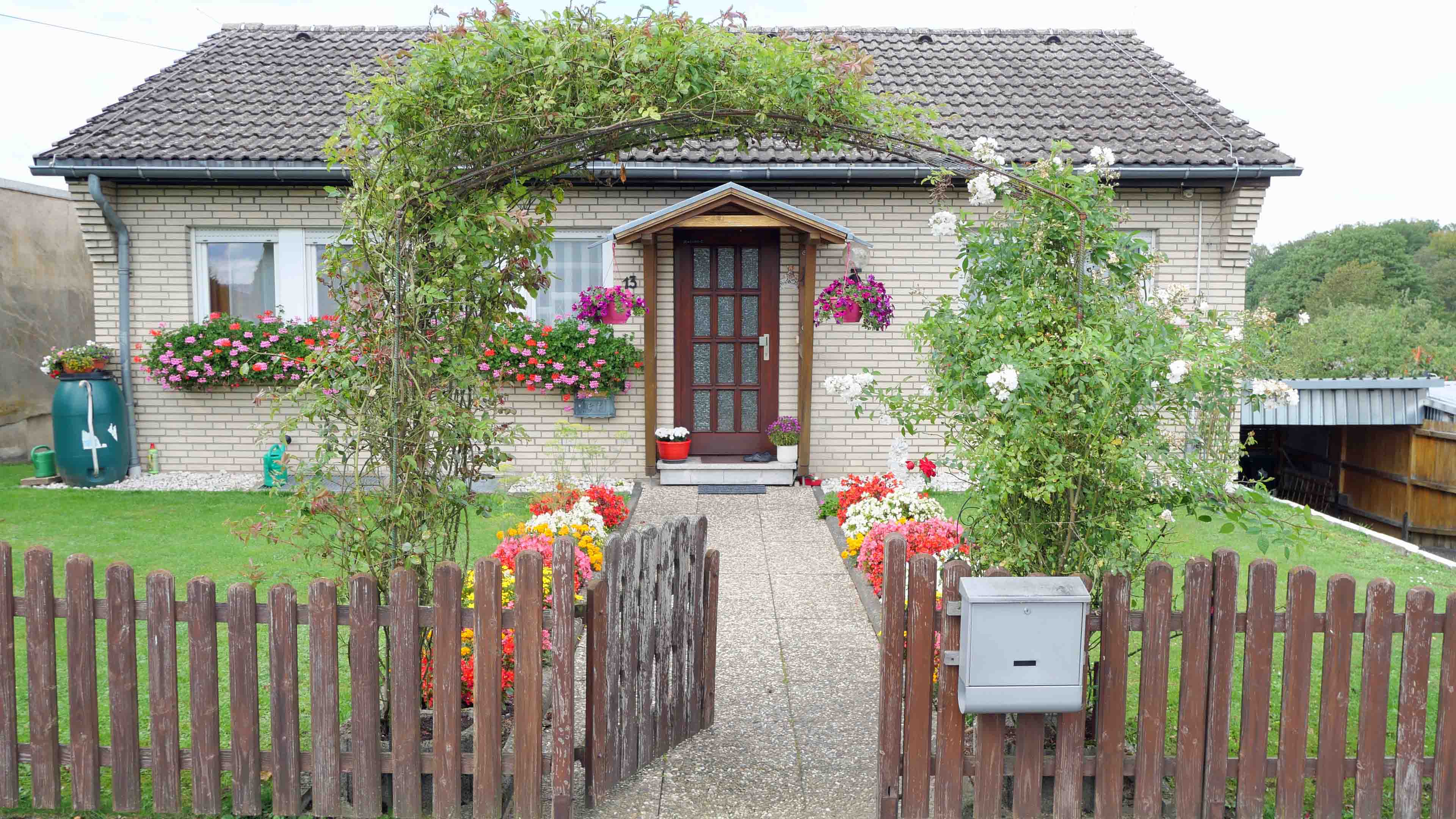 298 2-352 - VERKAUFT - Morsbach: Kleiner, gepflegter Bungalow in ruhiger Höhenlage