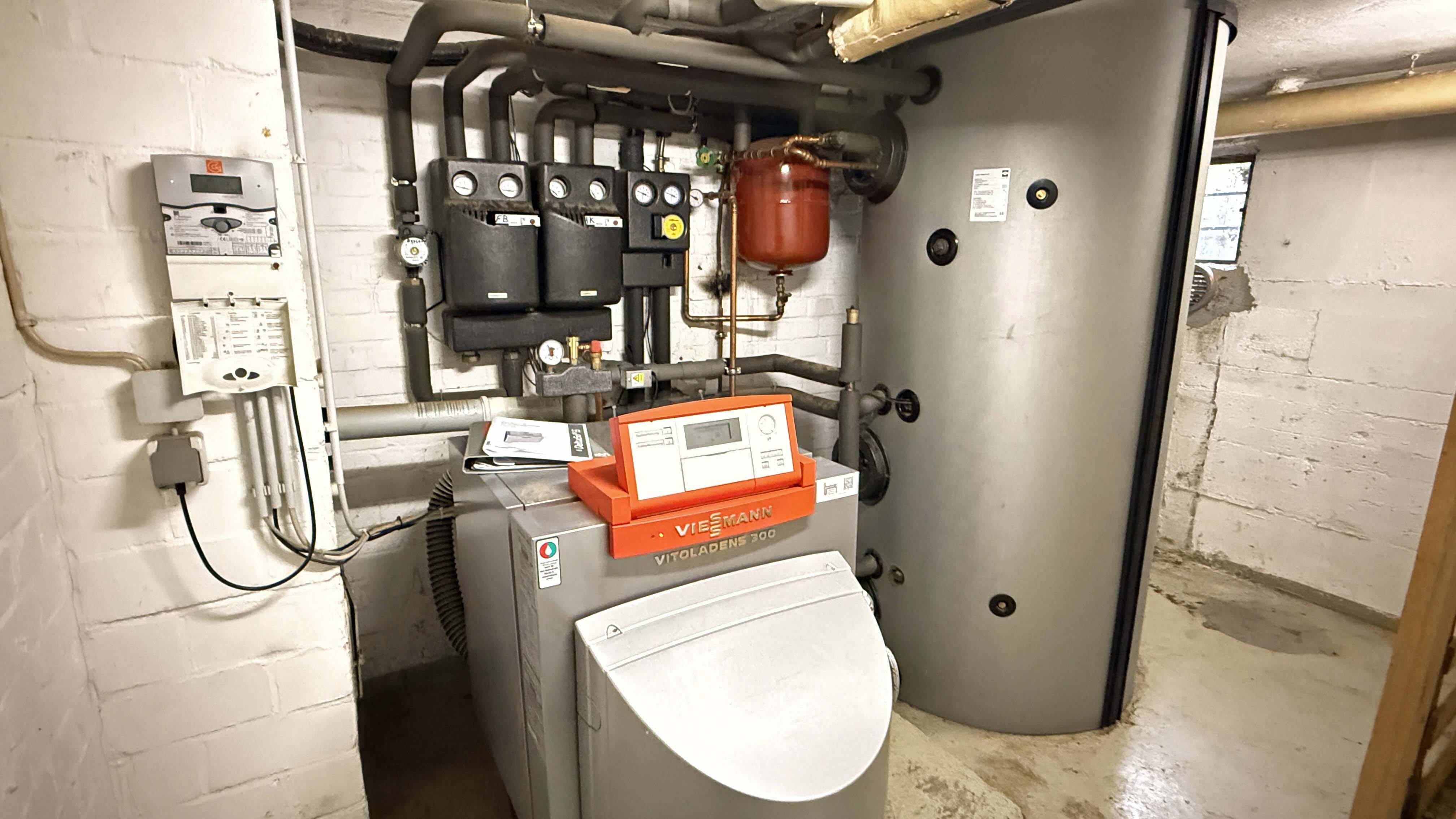 Morsbach-Holpe: Ruhige, ungestörte Ortsrandlage, moderne Öl-Brennwert-Heizung, Bj. 2008 mit Solar