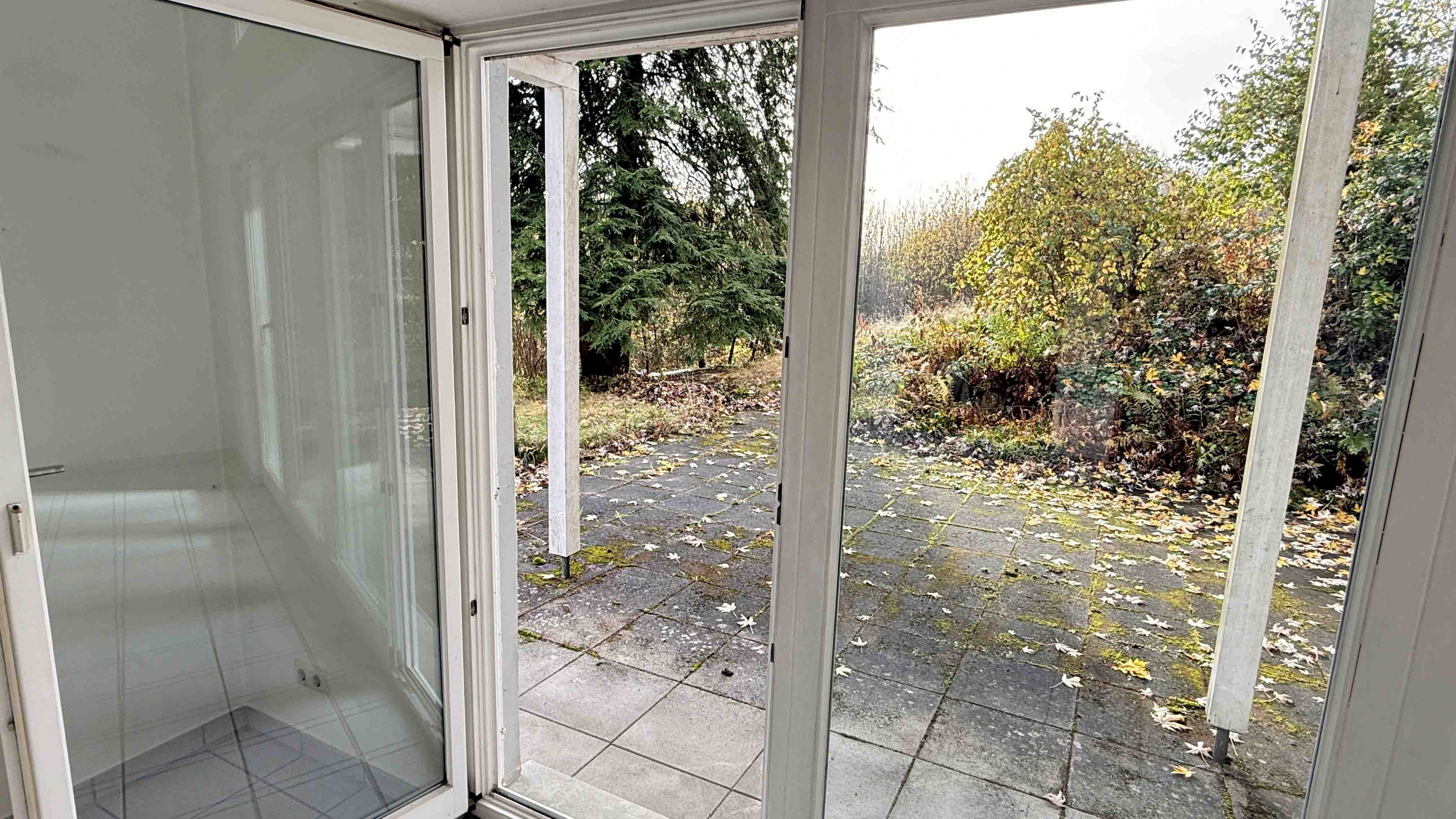 Morsbach-Holpe: Ruhige, ungestörte Ortsrandlage, ...großen, teilweise überdachten Terrasse 