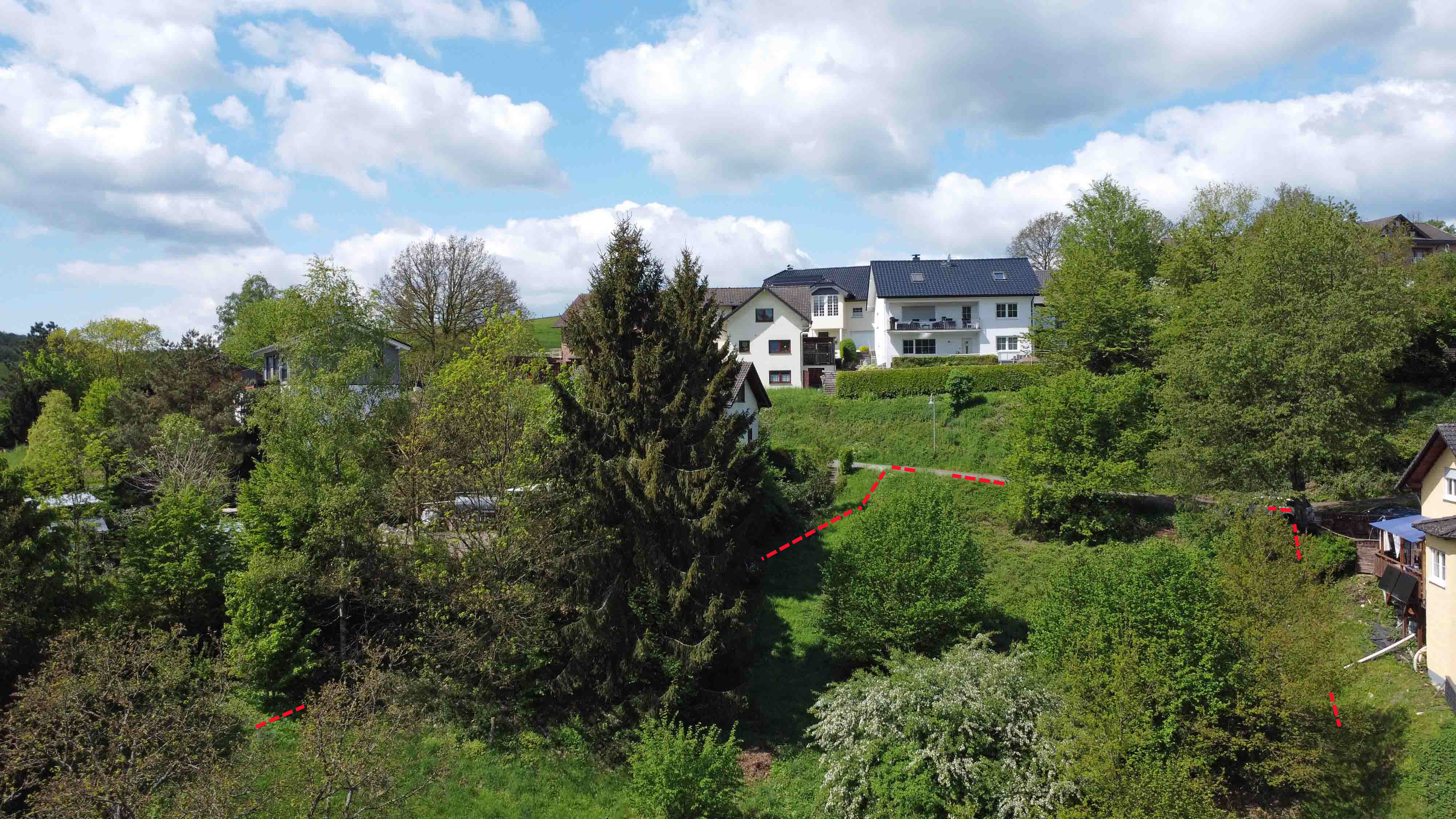 Morsbach-Holpe: Preiswertes, sofort bebaubares Baugrundstück in herrlicher Naturlage, Hanglage. Am besten: Bebauung mit Keller