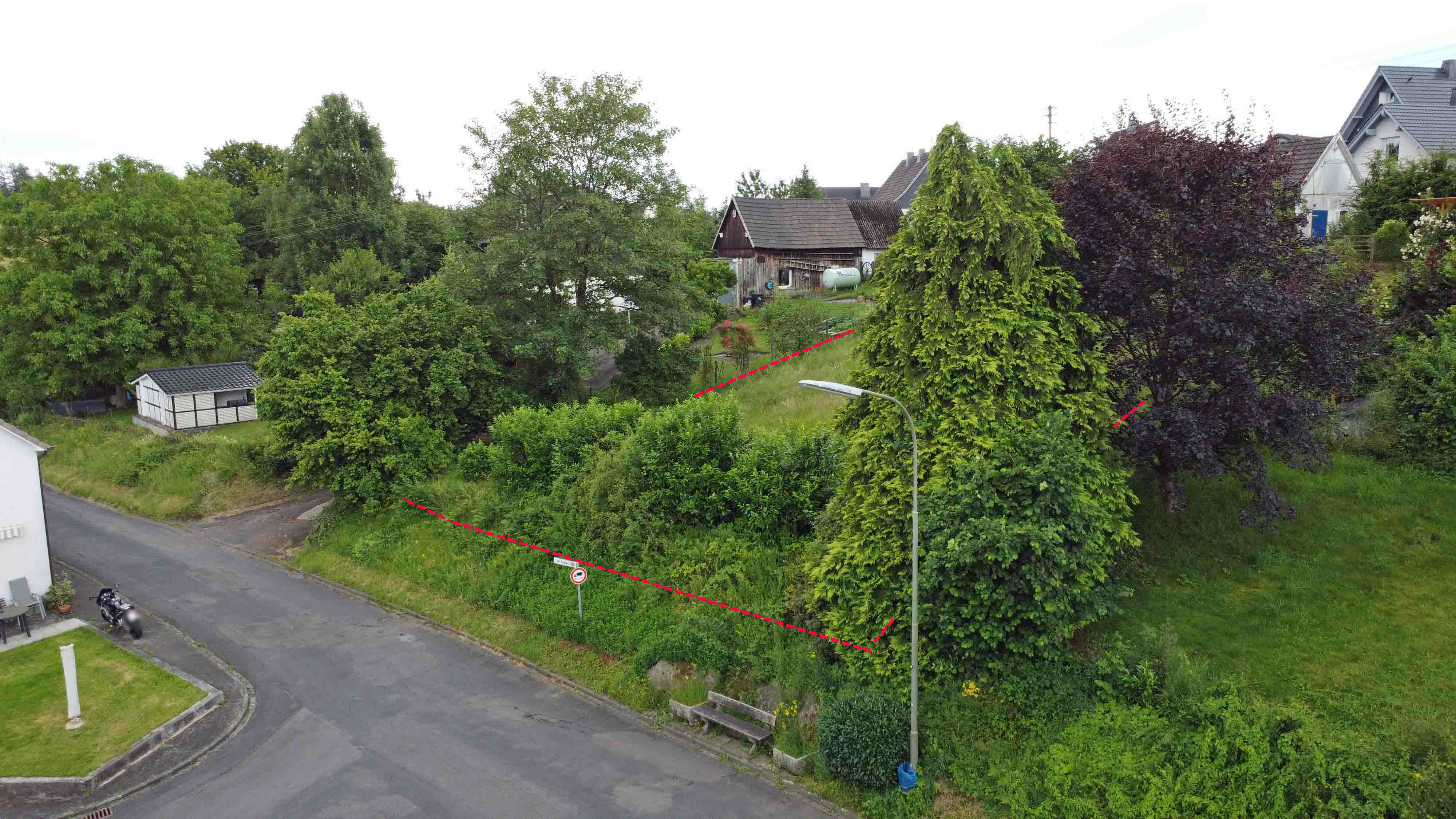 Morsbach-Alzen: Preiswertes Baugrundstück in der Ortsmitte, ruhige Lage in Alzen 