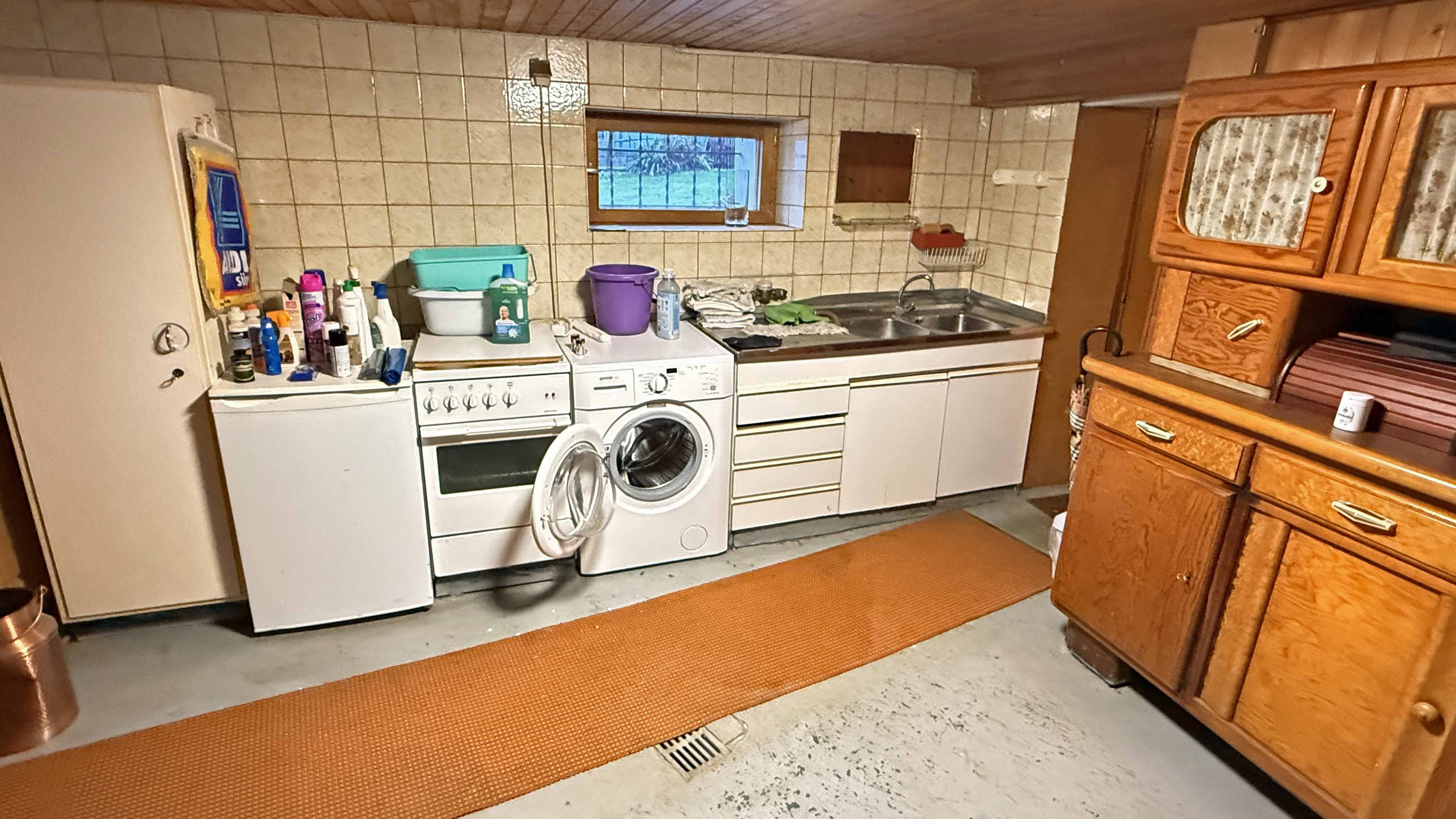 Mit Blick zum Himmel und Natur: EFH in Reichshof-Hahn mit Wintergarten und Terrasse, (teilw.) wohnlich ausgebauter, beheizter Keller...