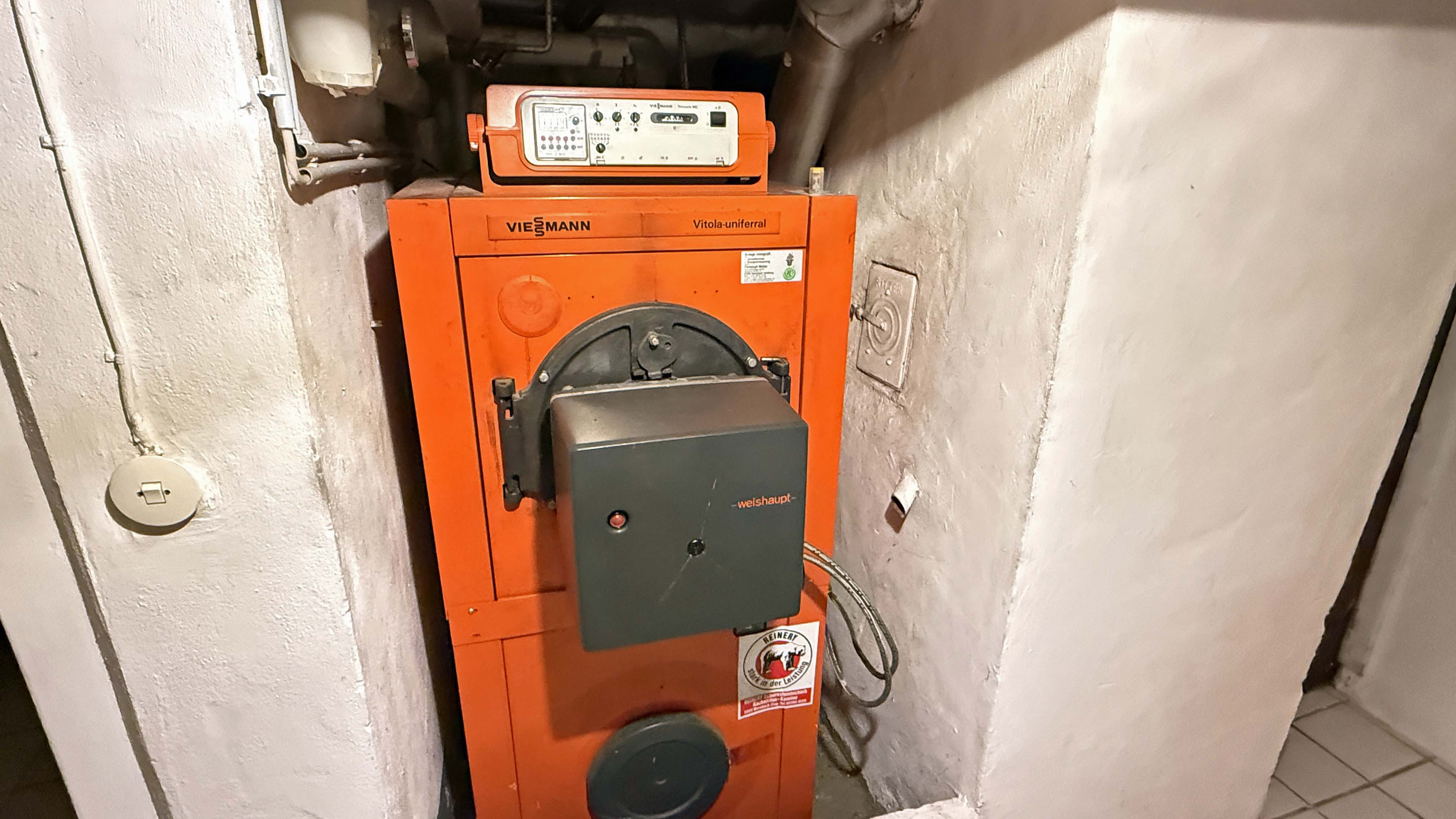 Mit Blick zum Himmel und Natur: EFH in Reichshof-Hahn mit Wintergarten und Terrasse, Ölheizung, Bj. 1986, Brenner Bj. 1999