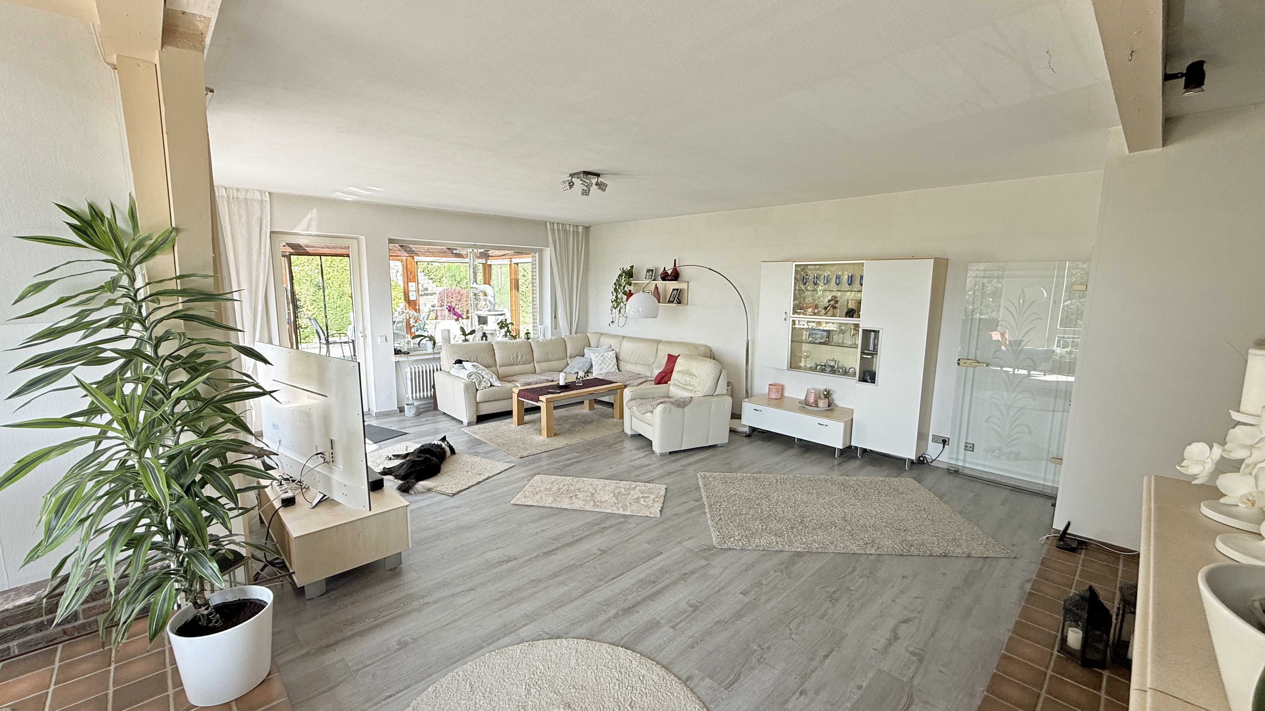 Morsbach-Herbertshagen: besondere Lage - besonderes Haus, Wohnzimmer/Studio 48 m² mit Kamin, WiGa und...