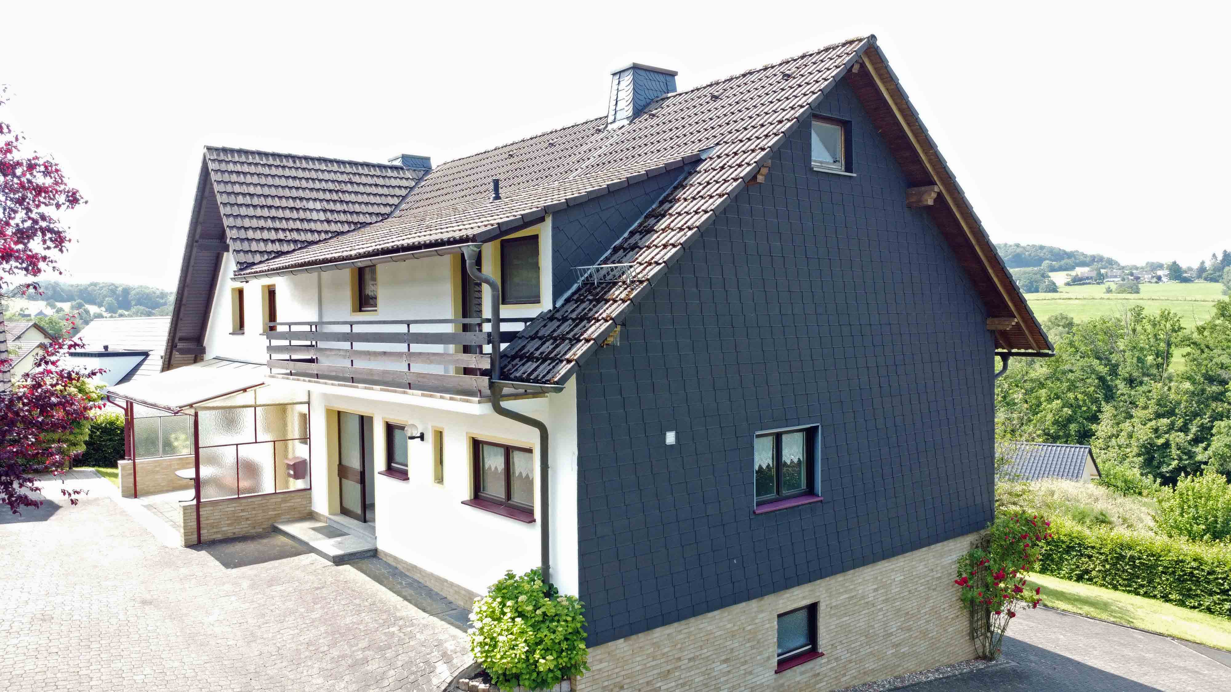 Reichshof-Denklingen: Perfekt für zwei Generationen, viel Platz in 2 Häusern für 2 Generationen, oder...