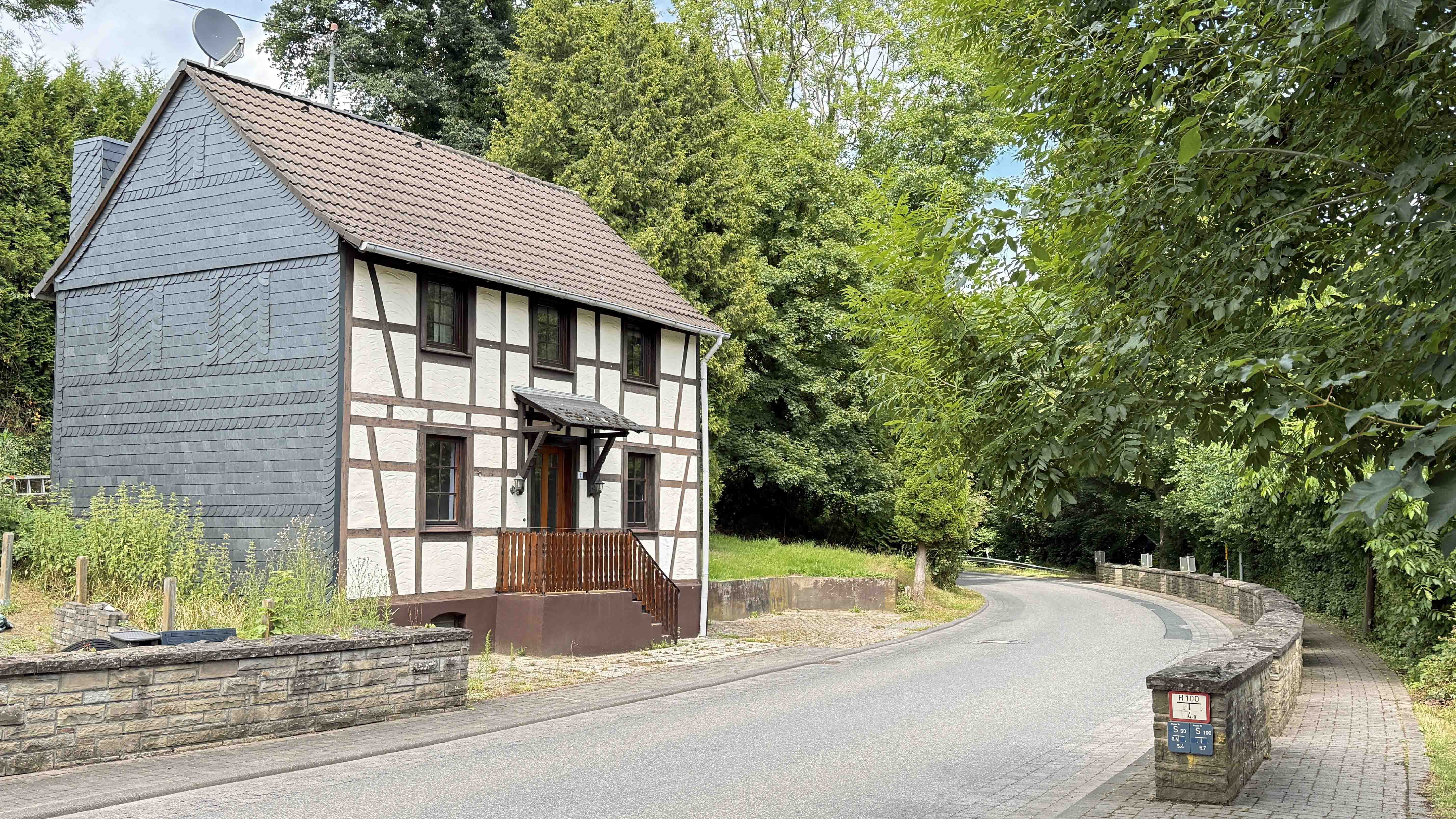 372 2-438 - VERKAUFT Windeck-Herchen: Komplett renoviert, bezugsfertig