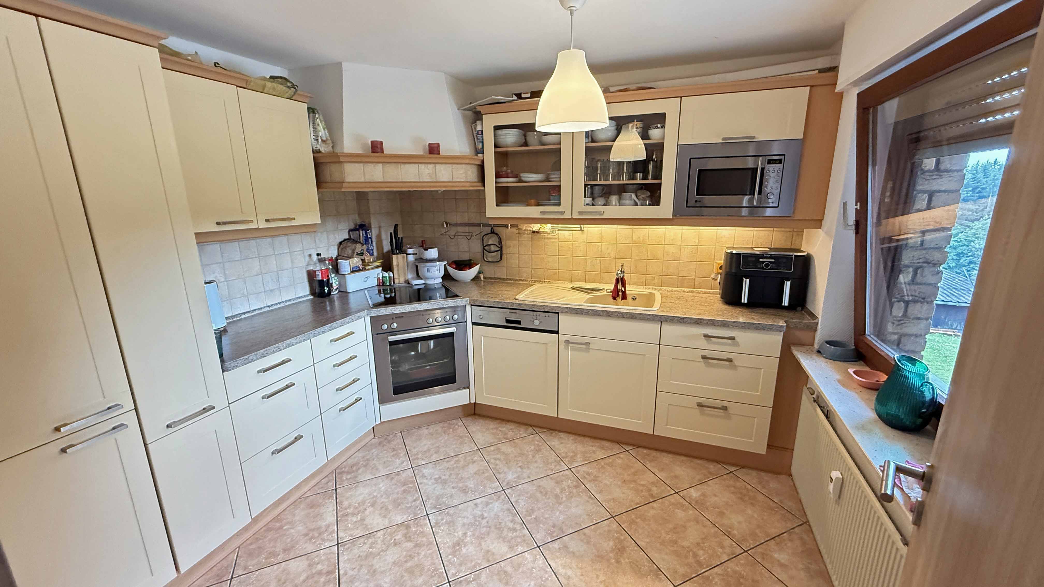 Morsbach-Alzen: Landhaus mit 3 Wohnungen und PV-Anlage, Einbauküche, Bj. 2006 (im KP enthalten)