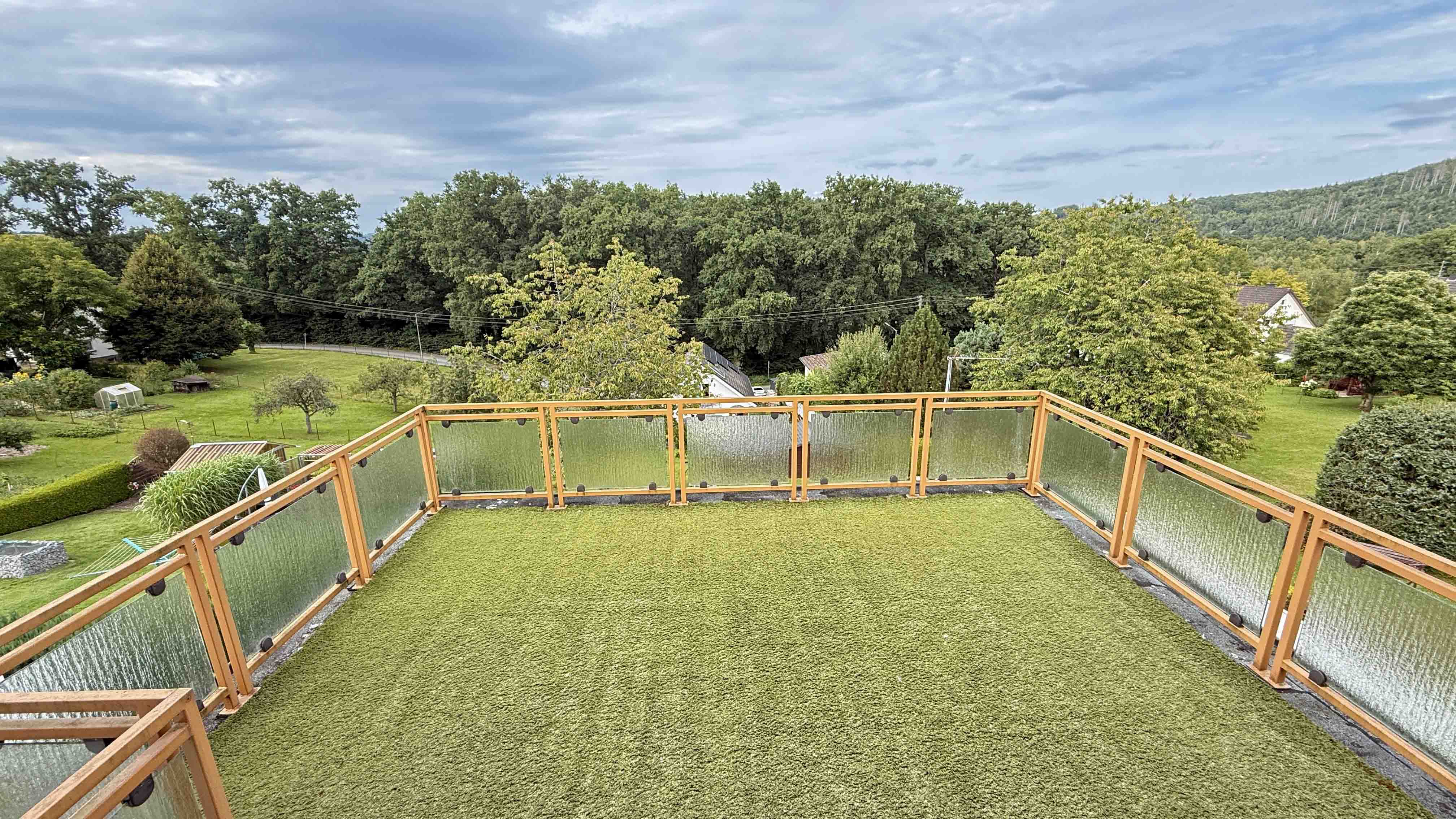 Wissen: EFH mit Dachterrasse, Garten und 2 Garagen, herrliche 26 m² große Dachterrasse mit Fernblick