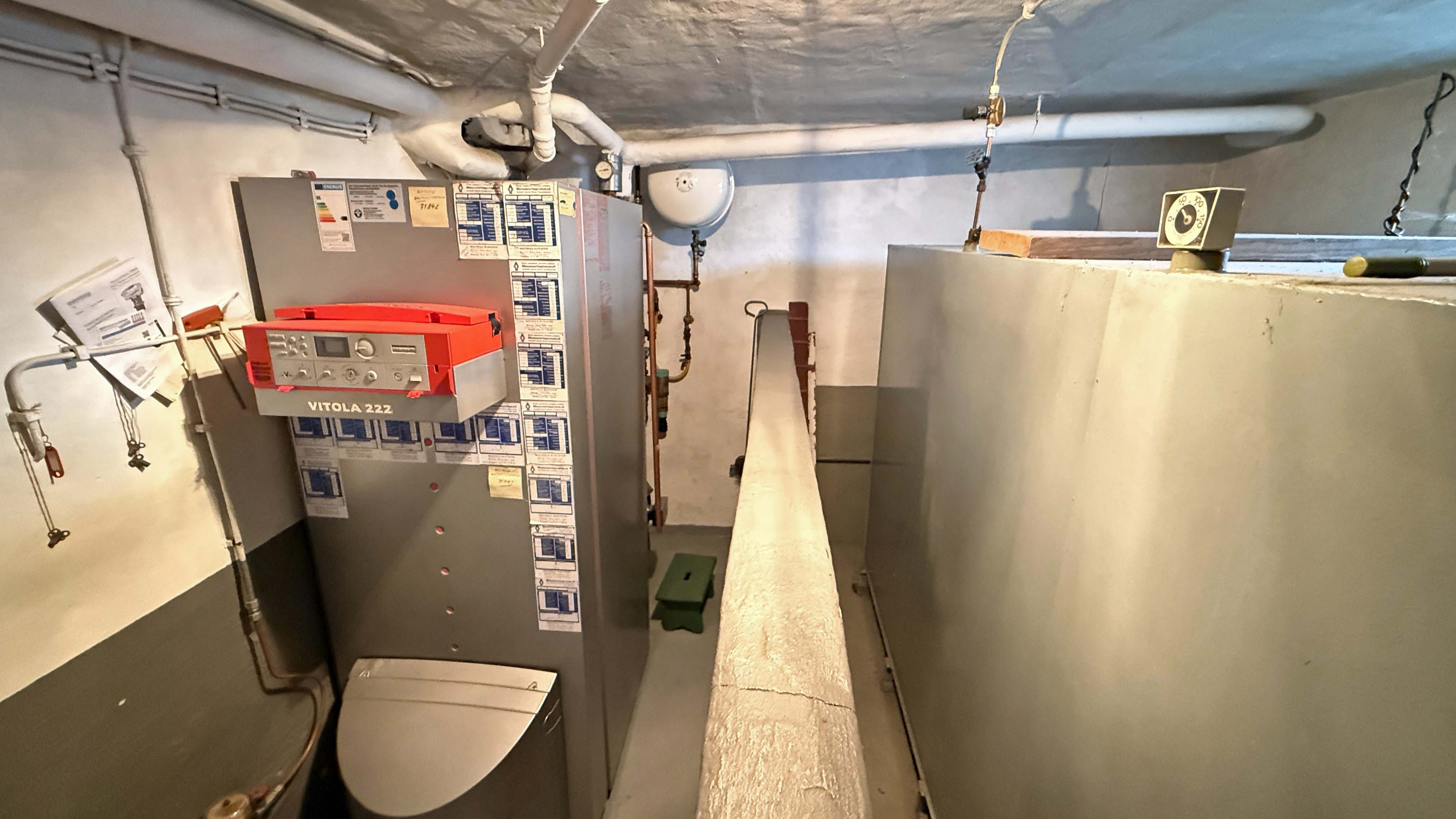 Wissen: EFH mit Dachterrasse, Garten und 2 Garagen, Öl-Zentralheizung Bj. 2001