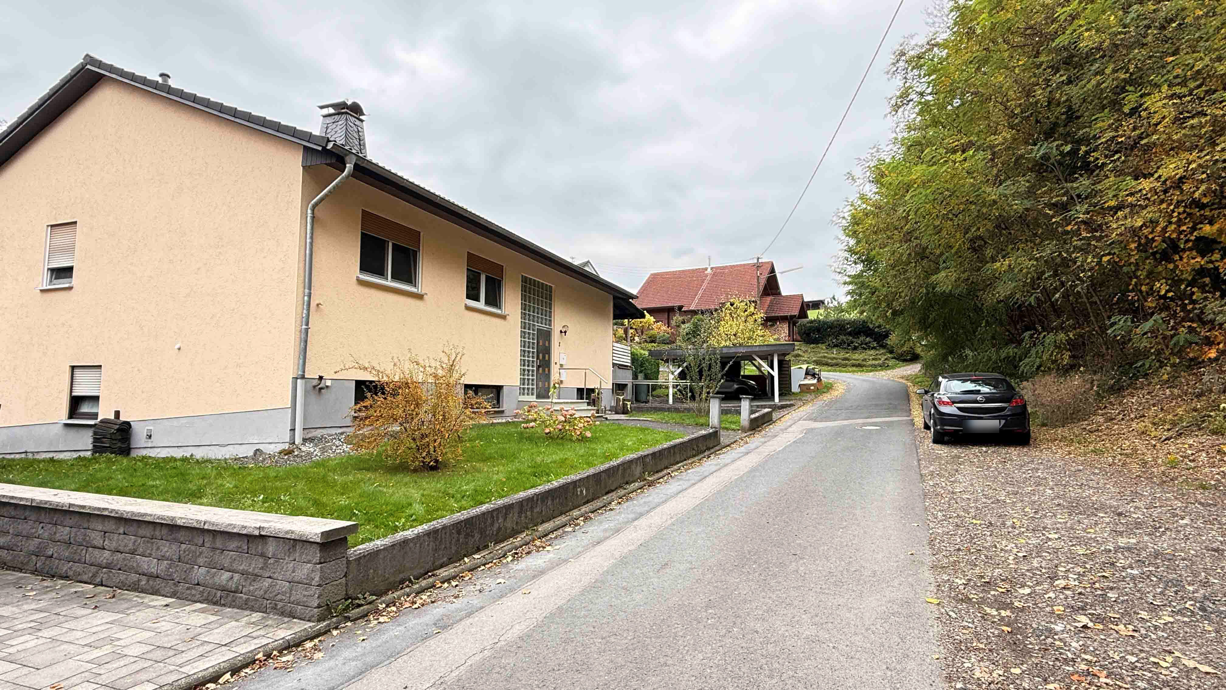 Morsbach-Bitze: EFH mit ELW / preiswert und gut, ruhige Lage mit reinem Anliegerverkehr