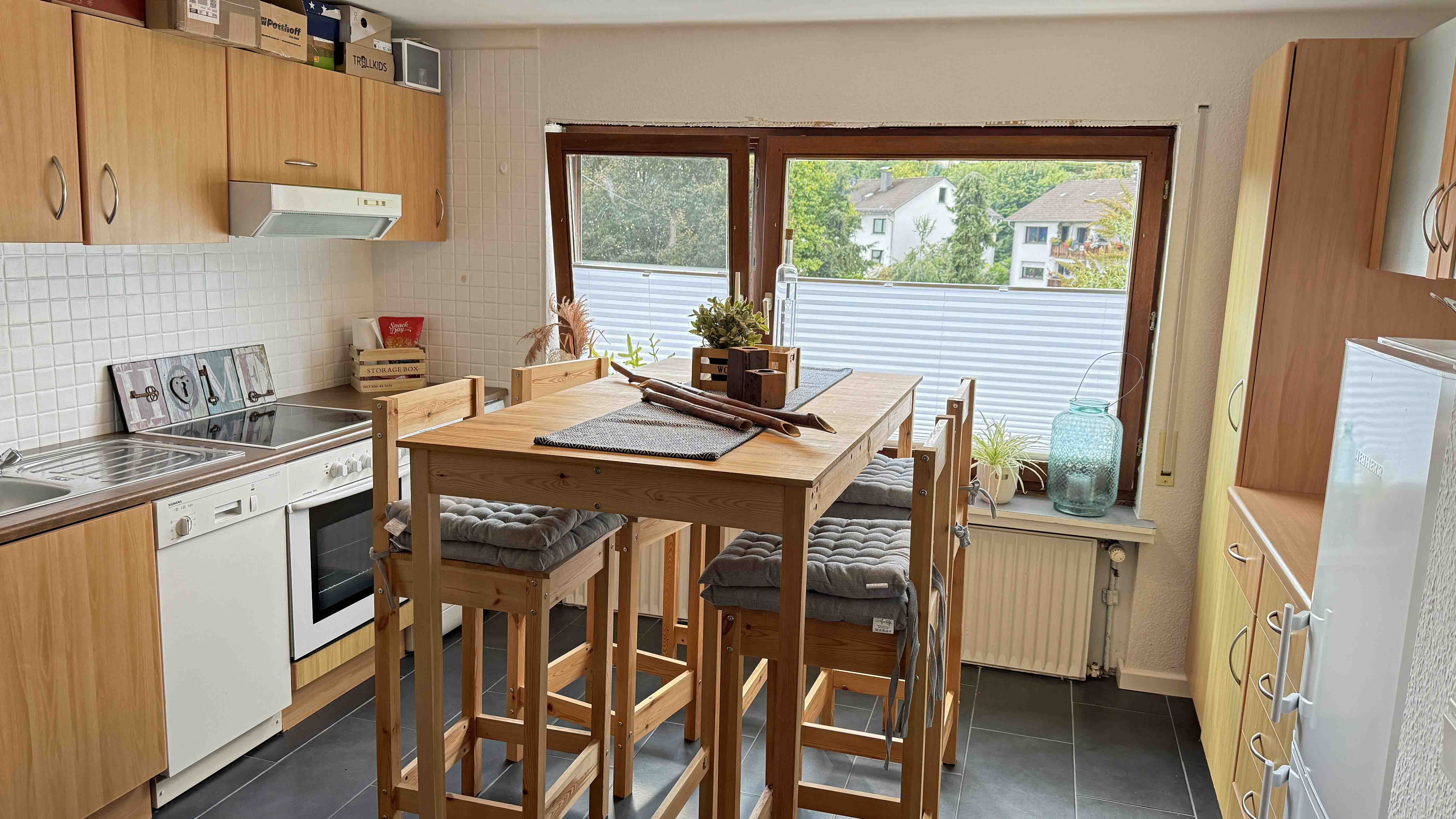 Morsbach: Gepflegtes, großes EFH mit ELW, ELW 58 m². Hier: Küche mit Essplatz