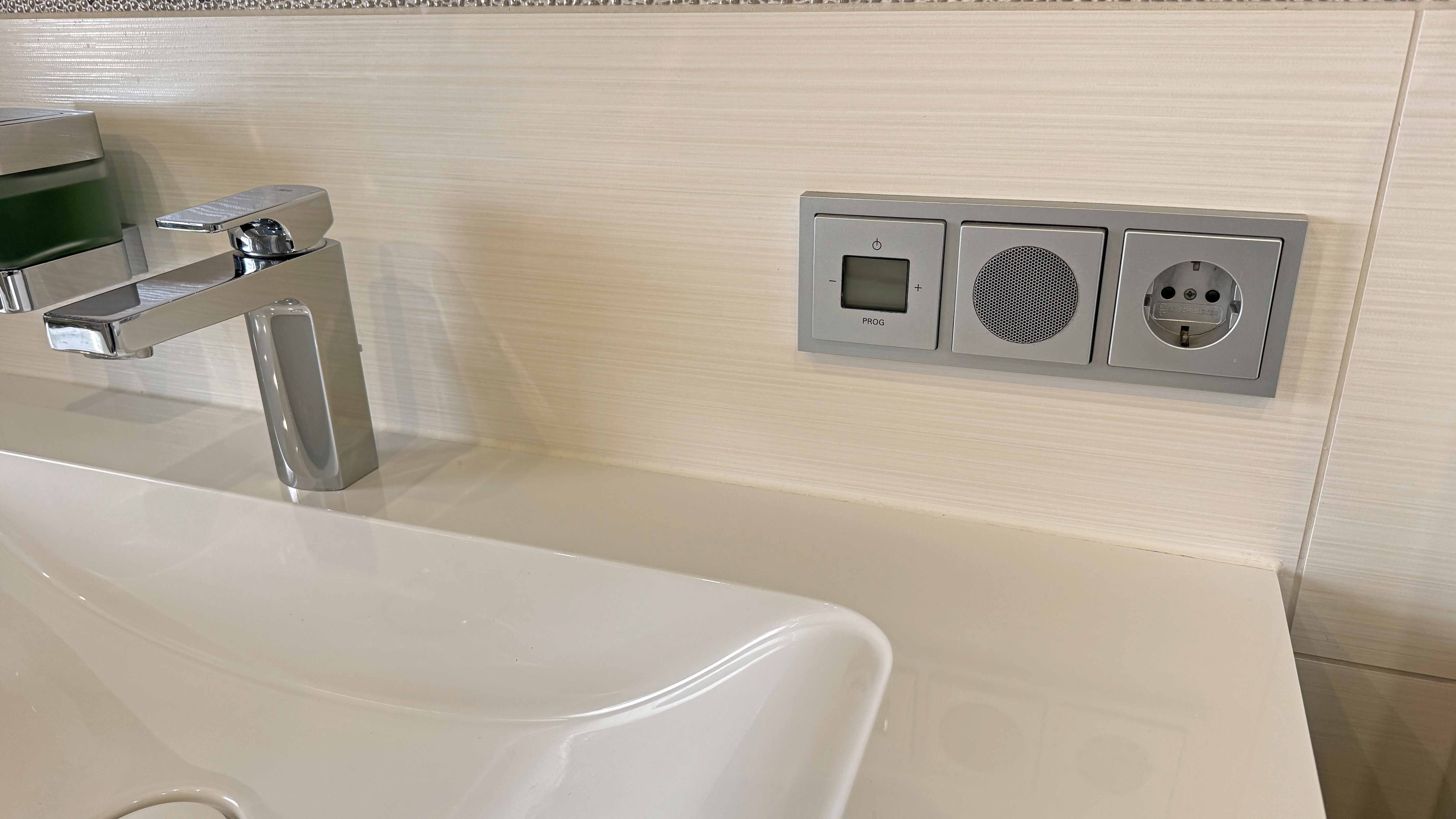 Morsbach: Gepflegtes, großes EFH mit ELW, 