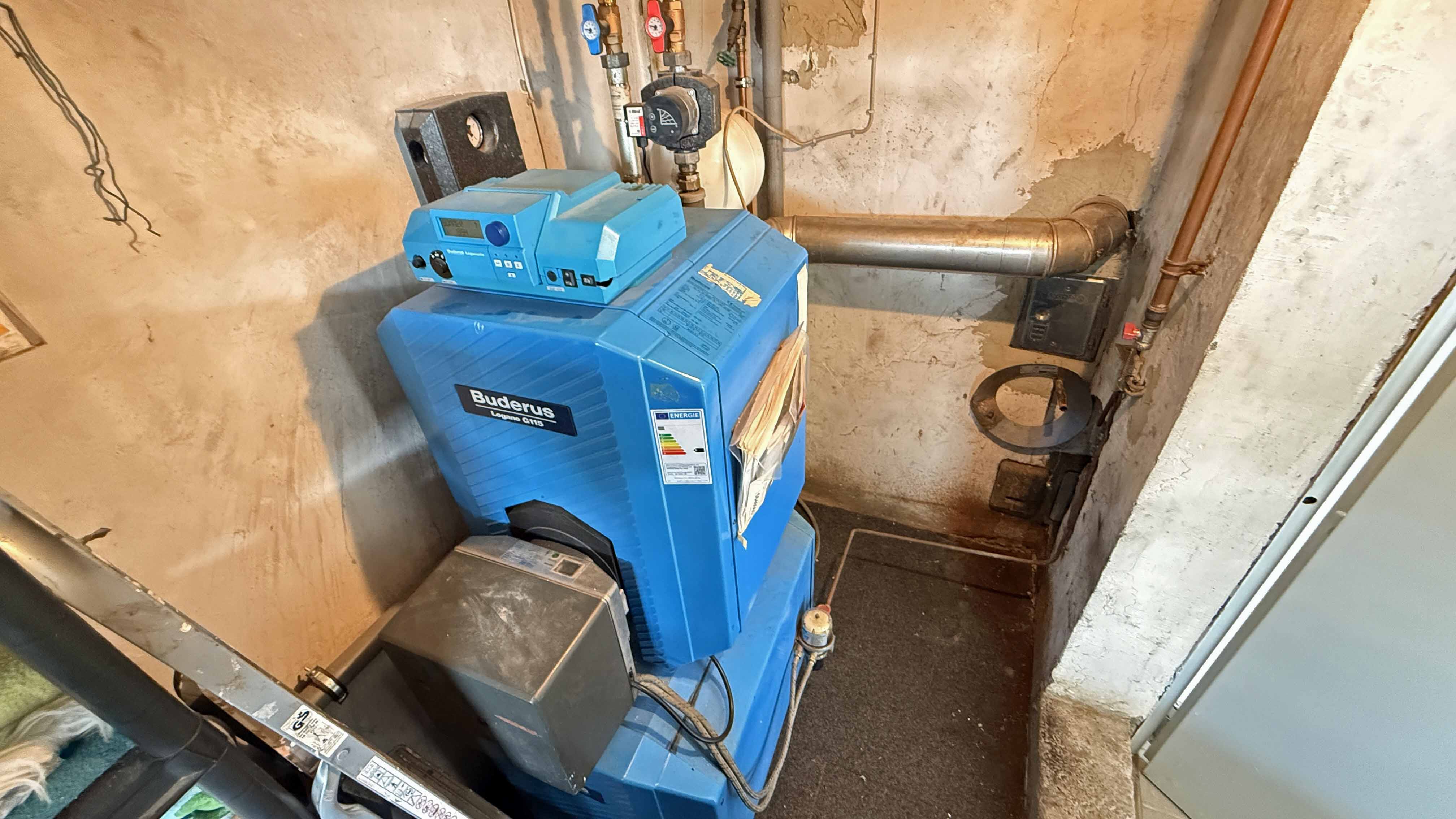 Morsbach: Gepflegtes, großes EFH mit ELW, Öl-Zentralheizung, Bj. 2001