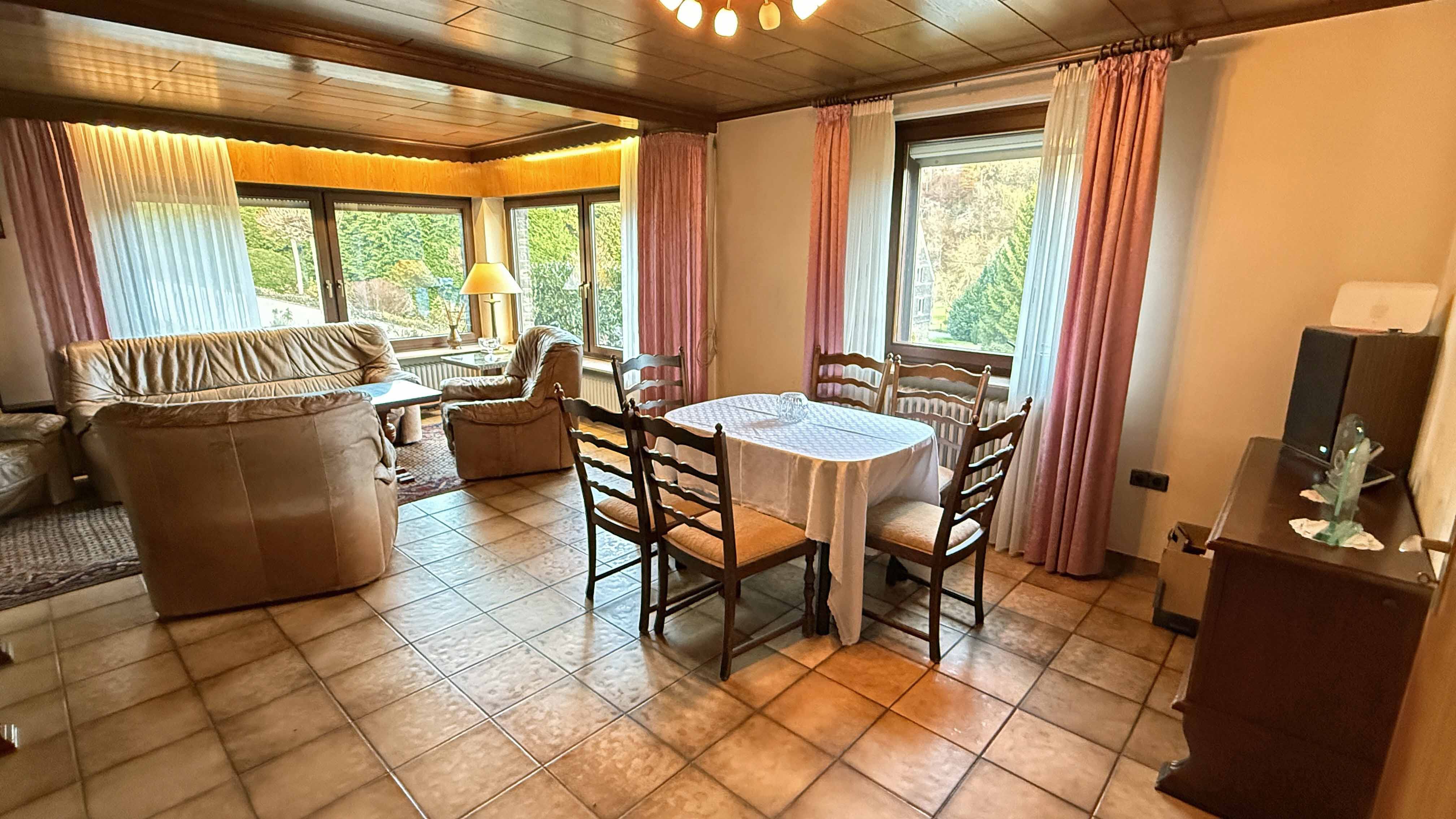 Morsbach: Baujahr 1939, aber modernisiert, barrierefrei, preiswert und gut, ...3 Panoramafenstern mit Blick ins Grüne