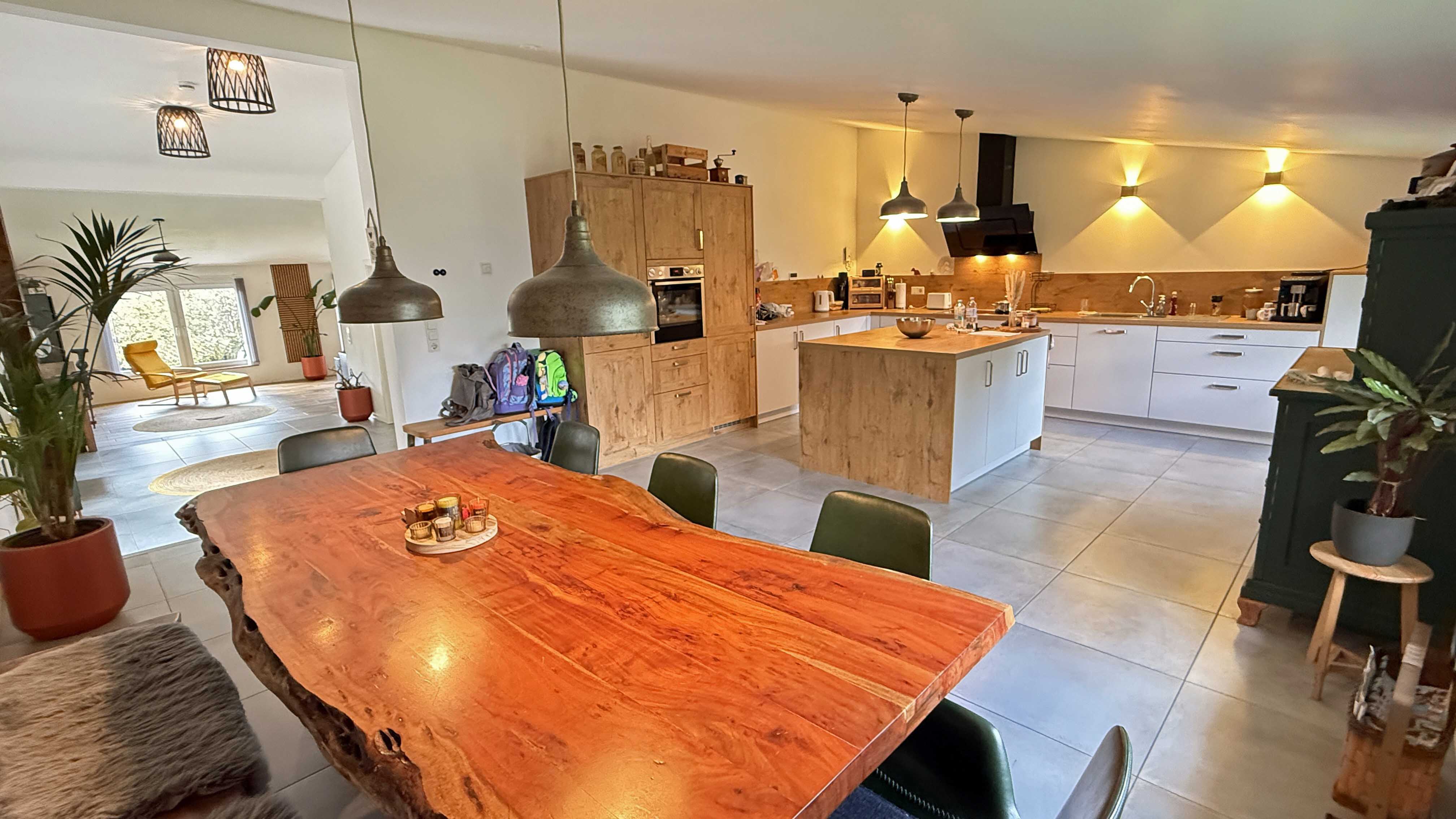 Morsbach-Ellingen: Viel Platz und ohne Renovierung beziehbar, Bj. 2018: offener Wohn-/ Essbereich 89 m² (!) 