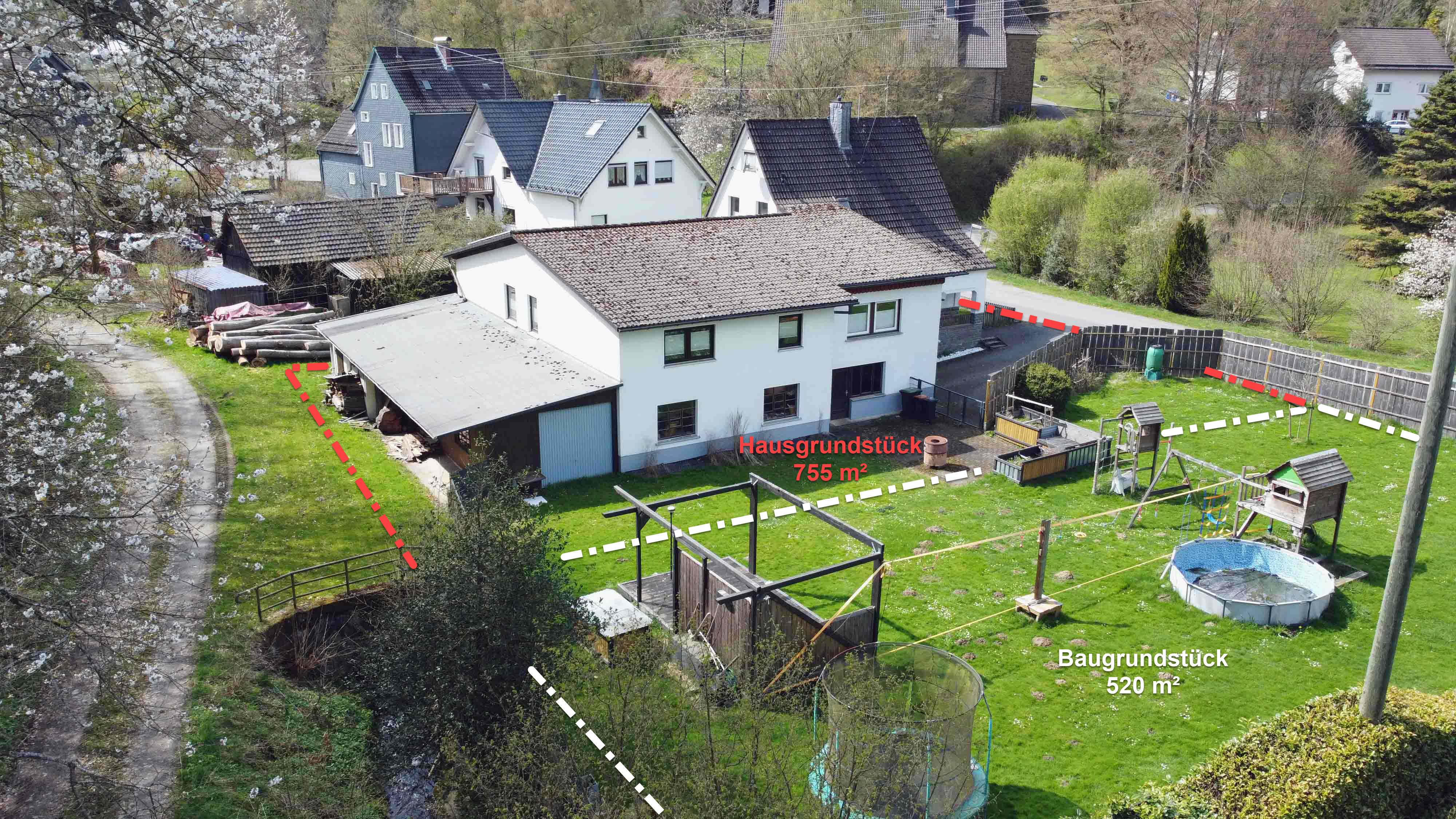 Morsbach-Ellingen: Richtig viel Platz / Familienparadies am Waldrand, Der Garten besteht aus einem Baugrundstück