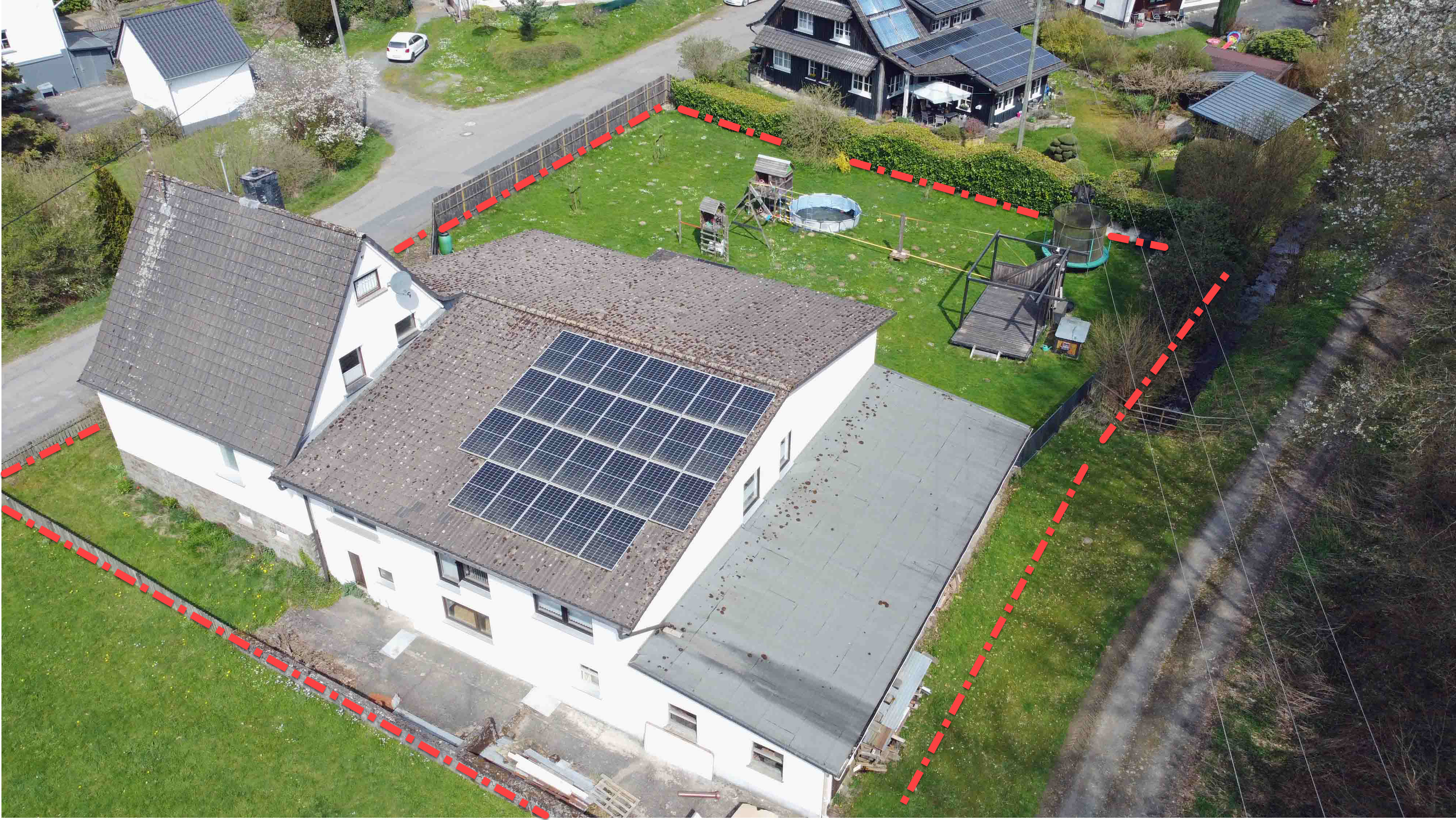 Morsbach-Ellingen: Richtig viel Platz / Familienparadies am Waldrand, 1.275 m² großes, ebenes, eingezäuntes Grundstück