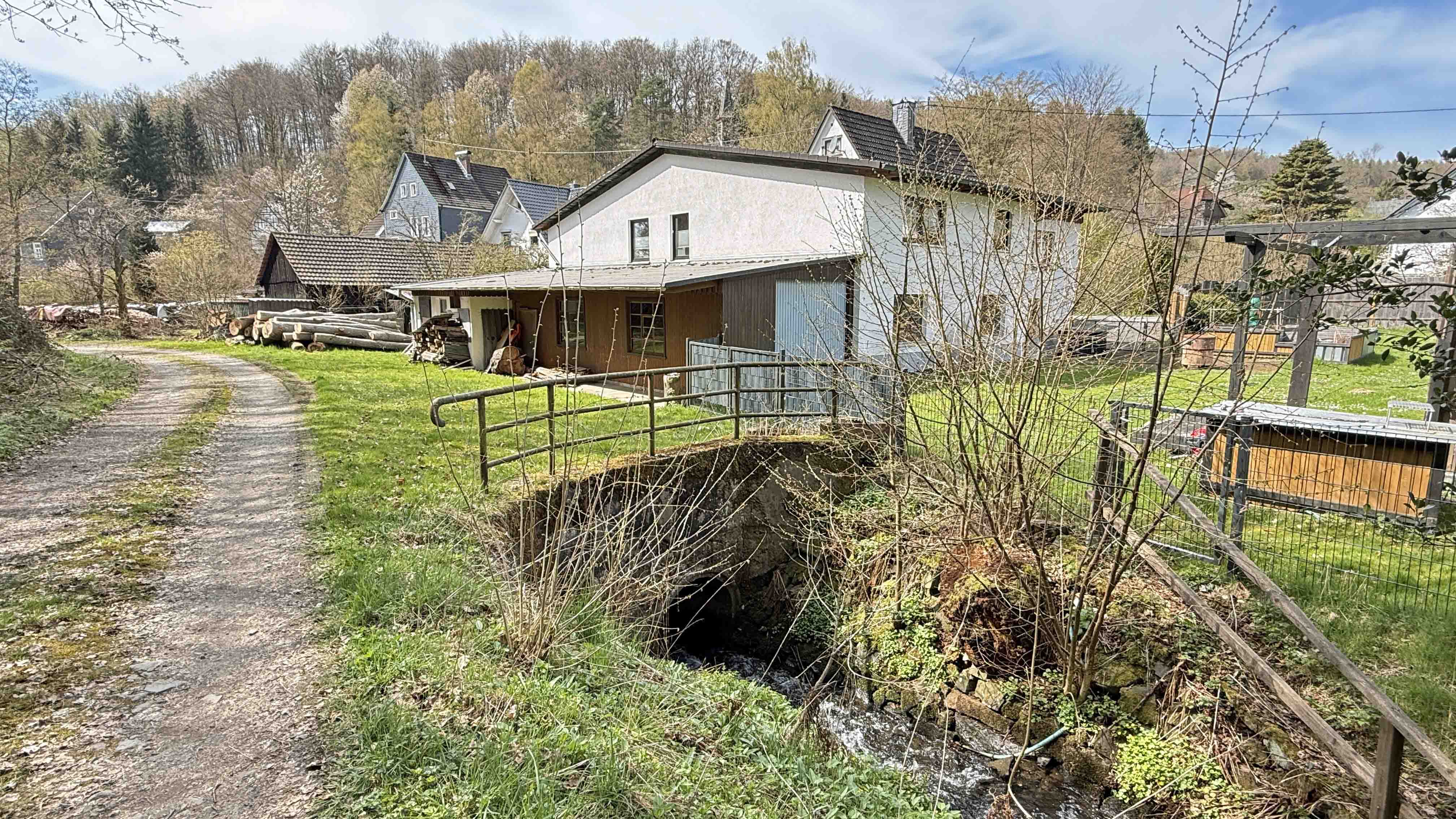 Morsbach-Ellingen: Richtig viel Platz / Familienparadies am Waldrand, ...mit angrenzendem Wirtschaftsweg in den Wald