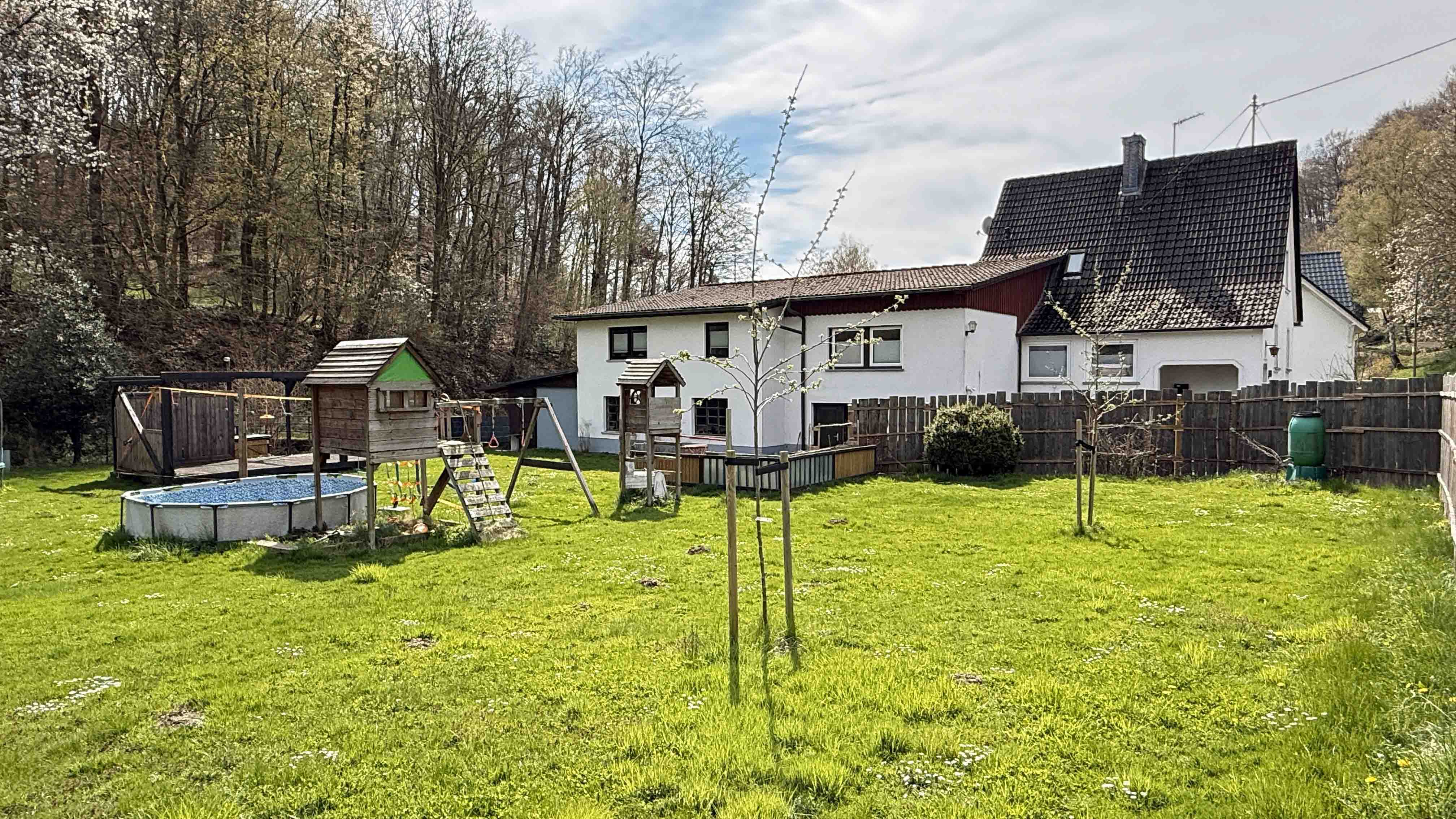 Morsbach-Ellingen: Richtig viel Platz / Familienparadies am Waldrand, Spielgeräte, Hochbeete, Holzterrasse im Kaufpreis enthalten