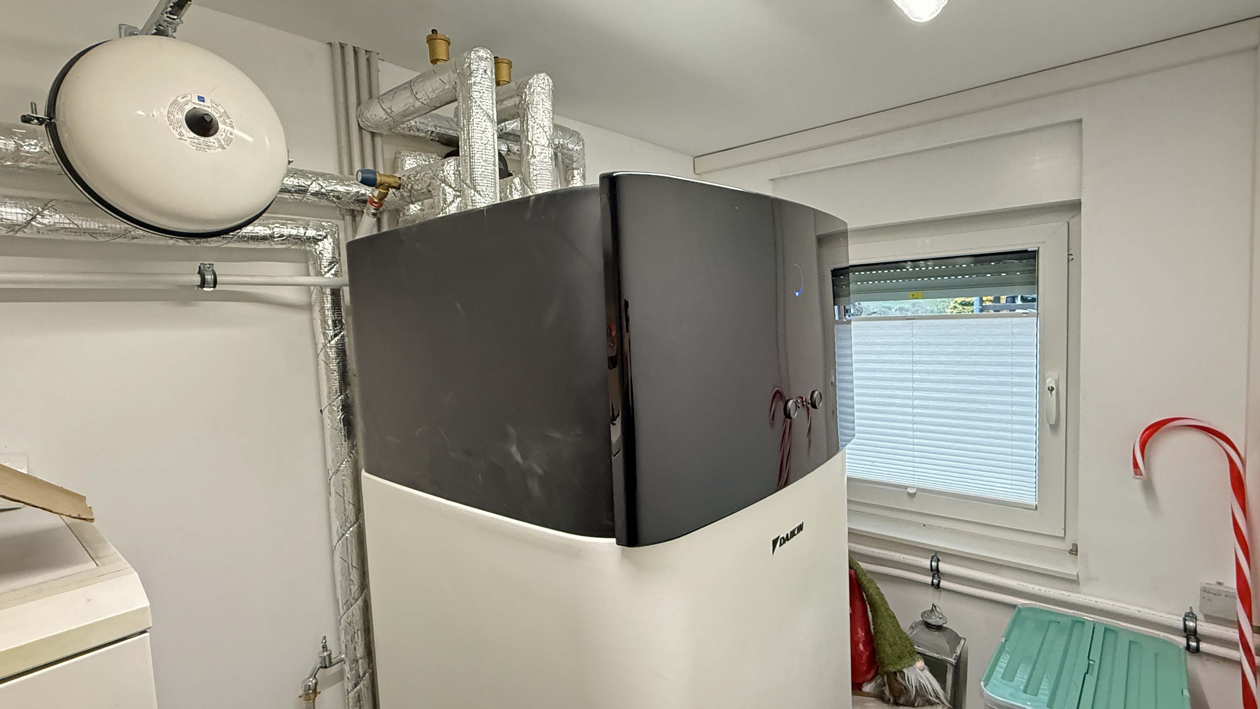 Morsbach-Seifen: EFH mit ELW in ruhiger Ortsrandlage, Heizung ELW: Wärmepumpe Bj. 2022