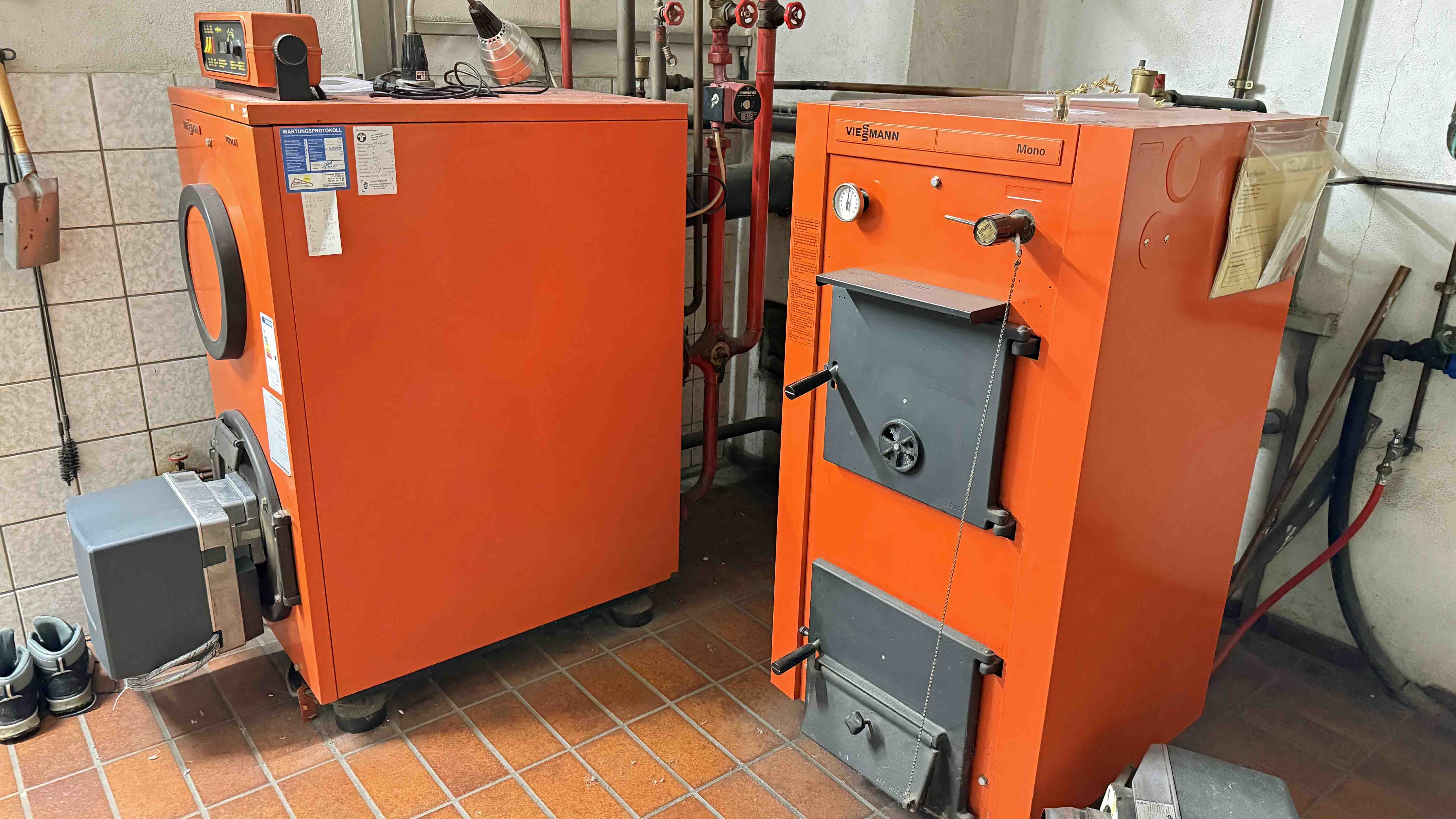 Morsbach-Seifen: EFH mit ELW in ruhiger Ortsrandlage, Heizung Hauptwng.: Kombiheizung: Öl/ Holz Bj.81/22