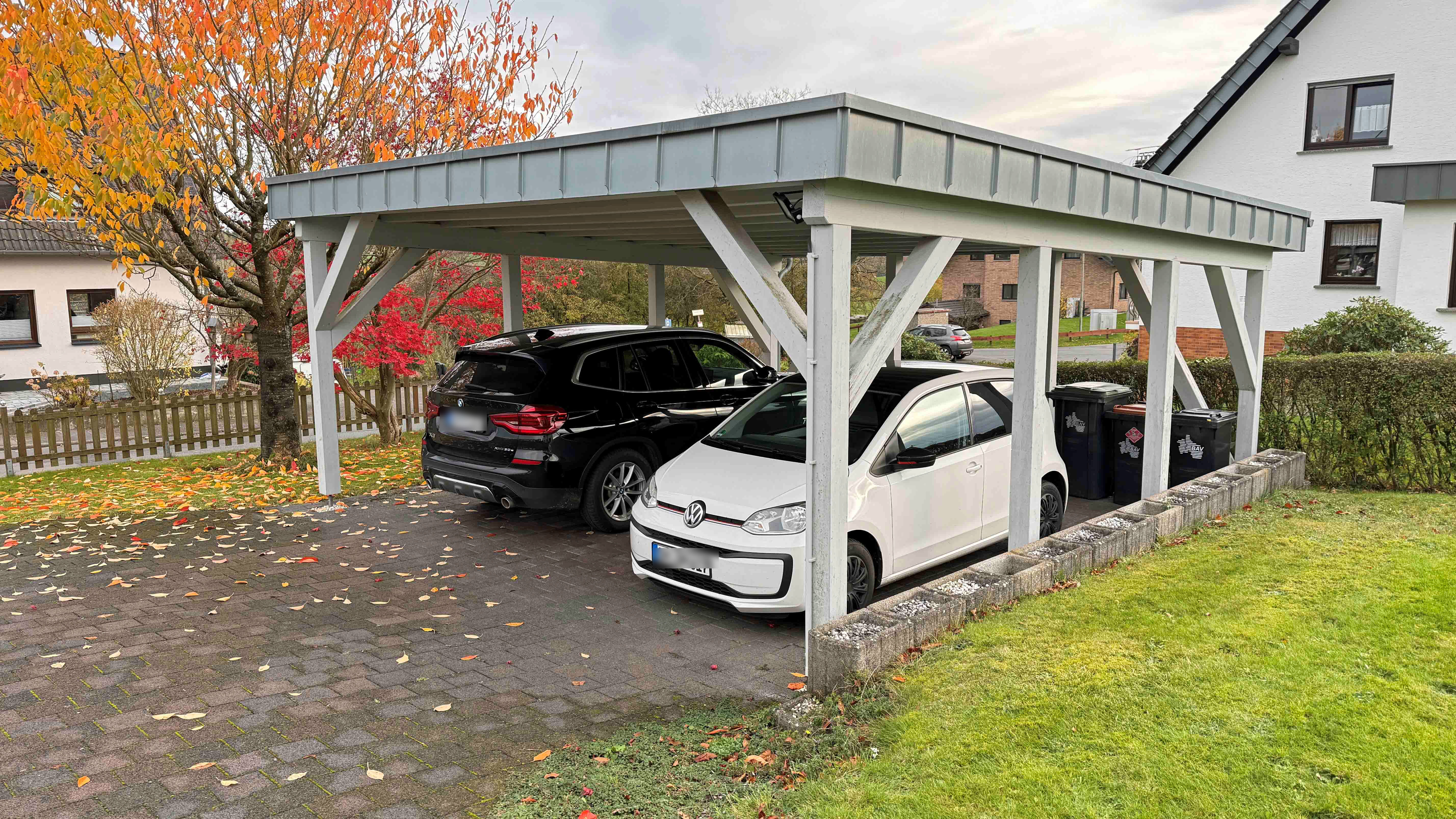 Morsbach-Seifen: EFH mit ELW in ruhiger Ortsrandlage, Doppelcarport und 2 Stellplätze direkt am Haus