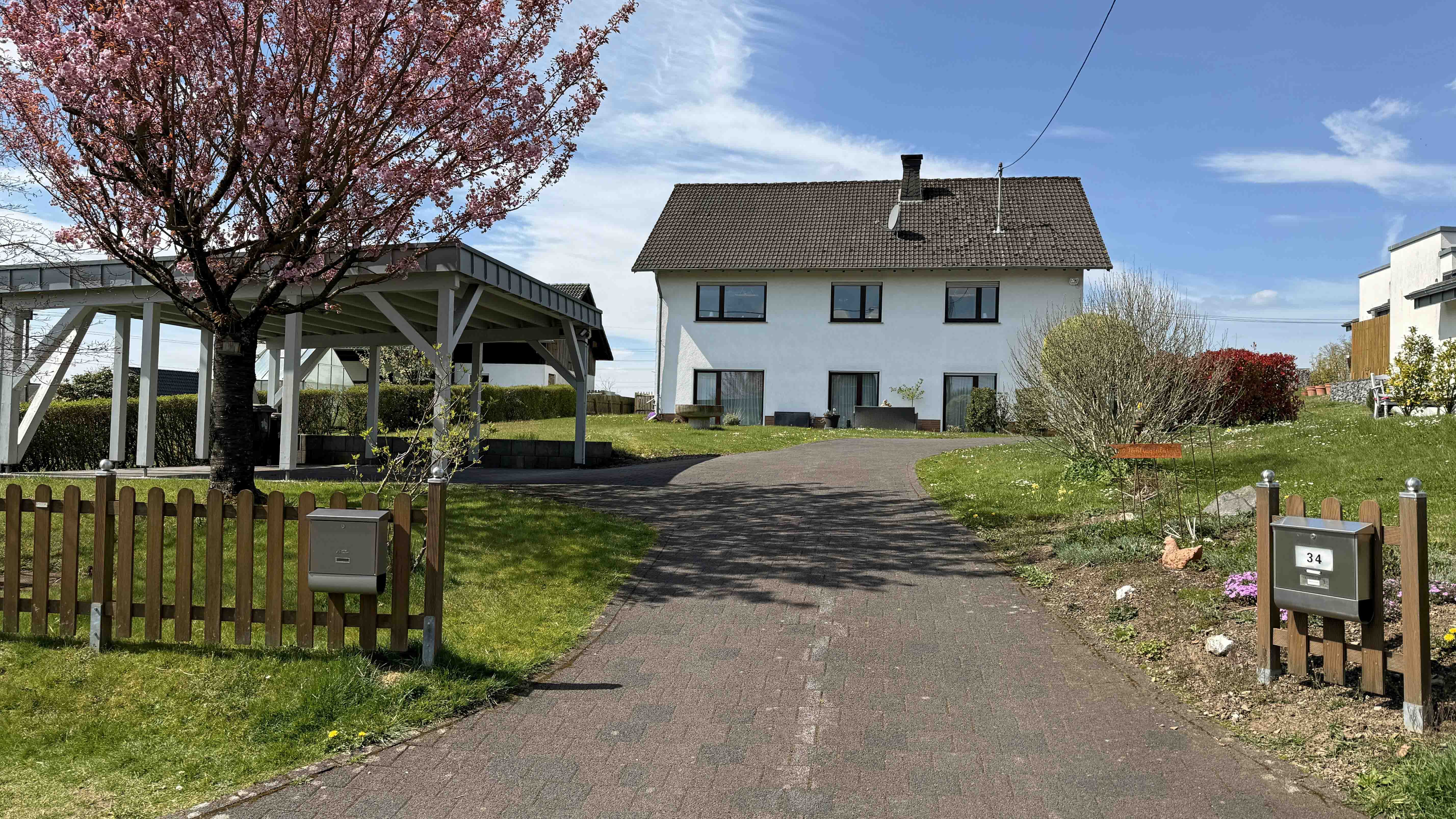 Morsbach-Seifen: EFH mit ELW in ruhiger Ortsrandlage, EFH (117 m²) mit ELW (75 m²) auf 954 m² Grundstück