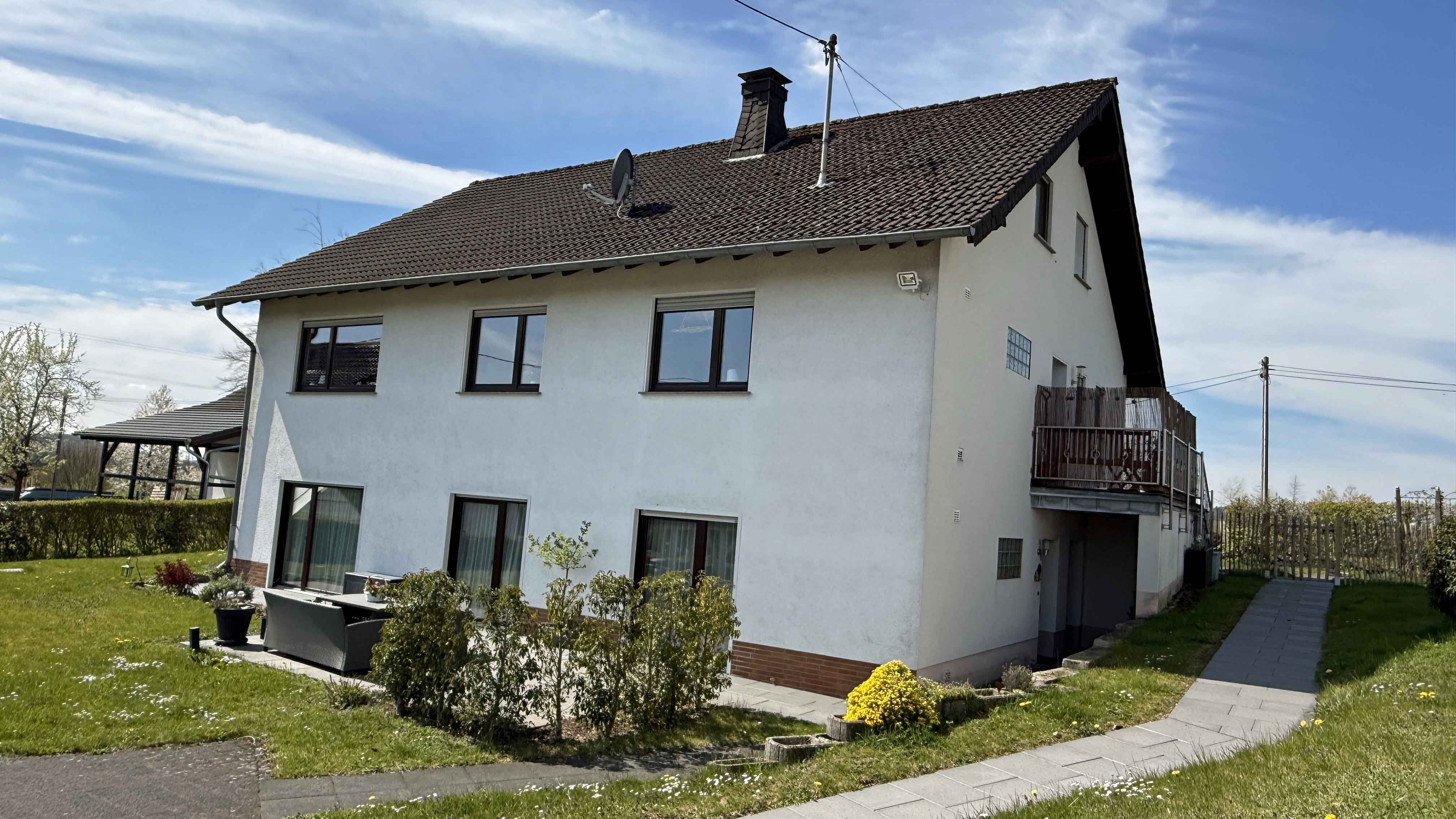 Morsbach-Seifen: EFH mit ELW in ruhiger Ortsrandlage, jede Wohnung/Etage mit separatem Zugang/Eingang