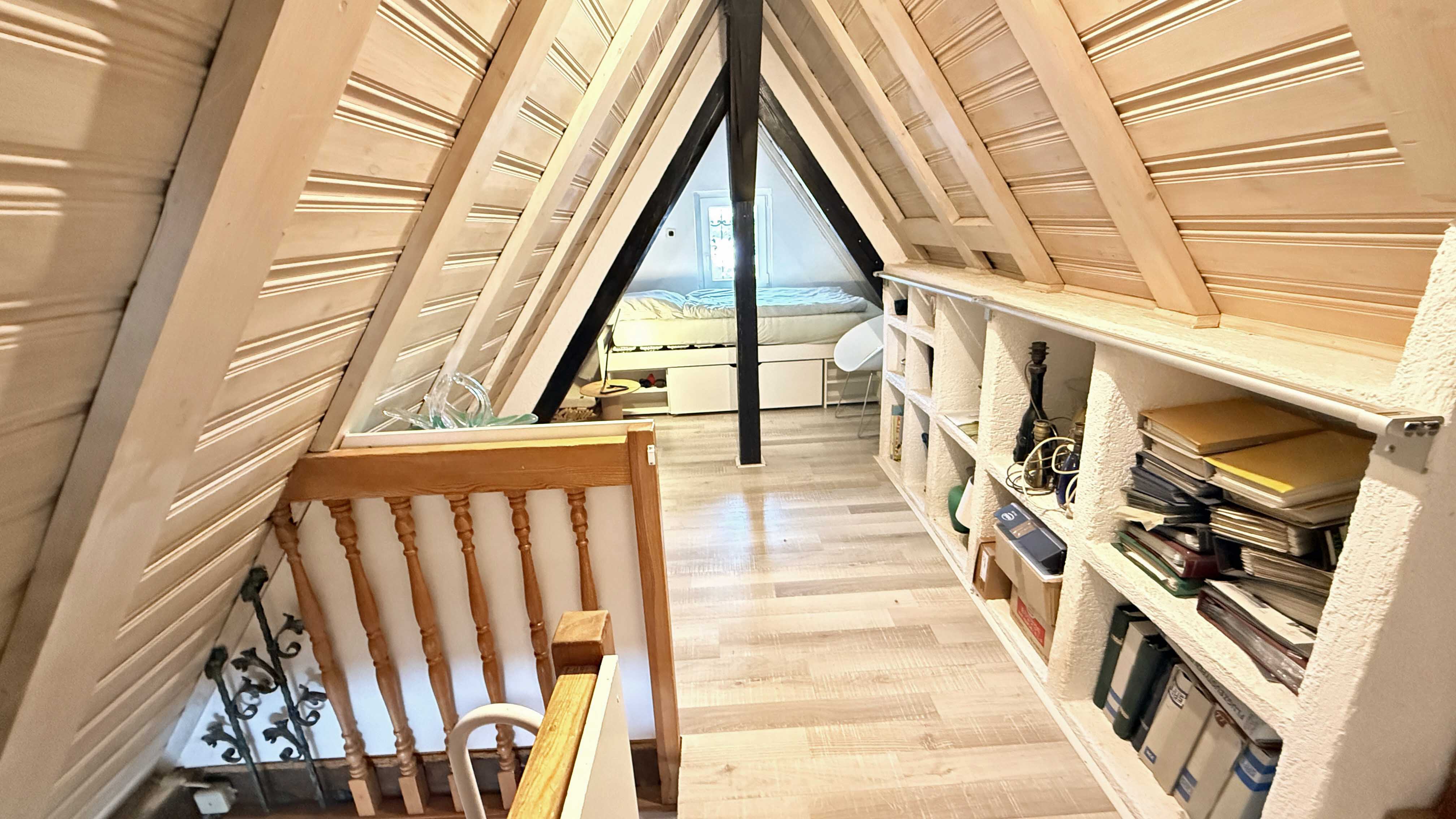 Reichshof-Nosbach: Wohlfühlhaus mit PV-Anlage, Stromspeicher und Wallbox, ...Schlafplatz im gemütlich ausgebauten Spitzboden
