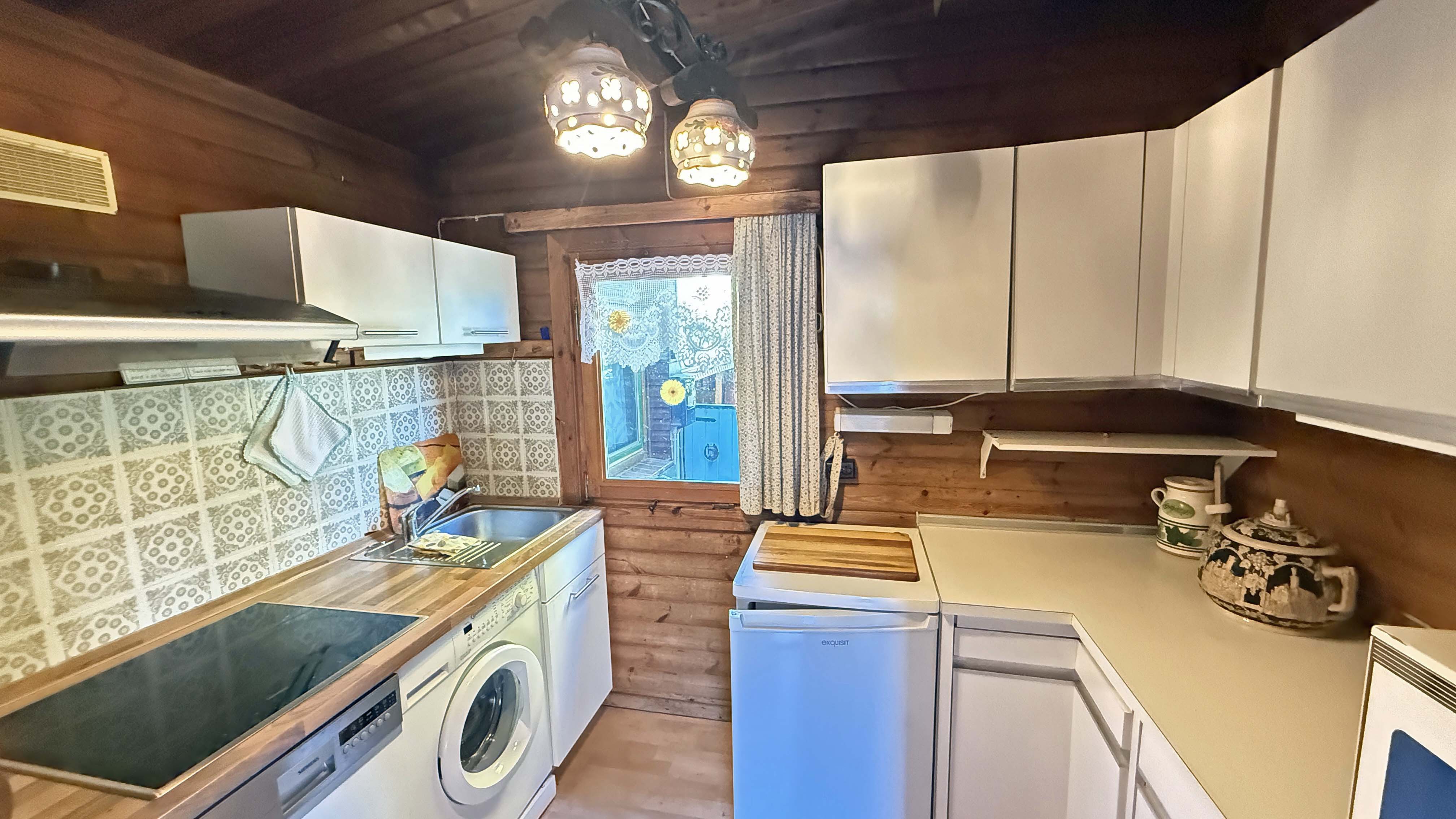 Waldbröl: Preiswertes Ferienhaus mit Blick in die Natur , Die Küche mit Waschmaschinenanschluss ... 