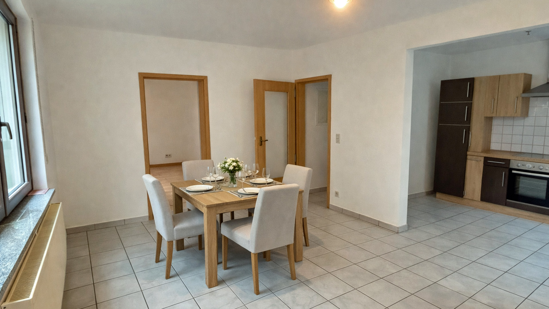 Morsbach: Gepflegte 4-Zimmer-Eigentumswohnung mit 2 Parkplätzen, Küche (9 m²) offen zum...