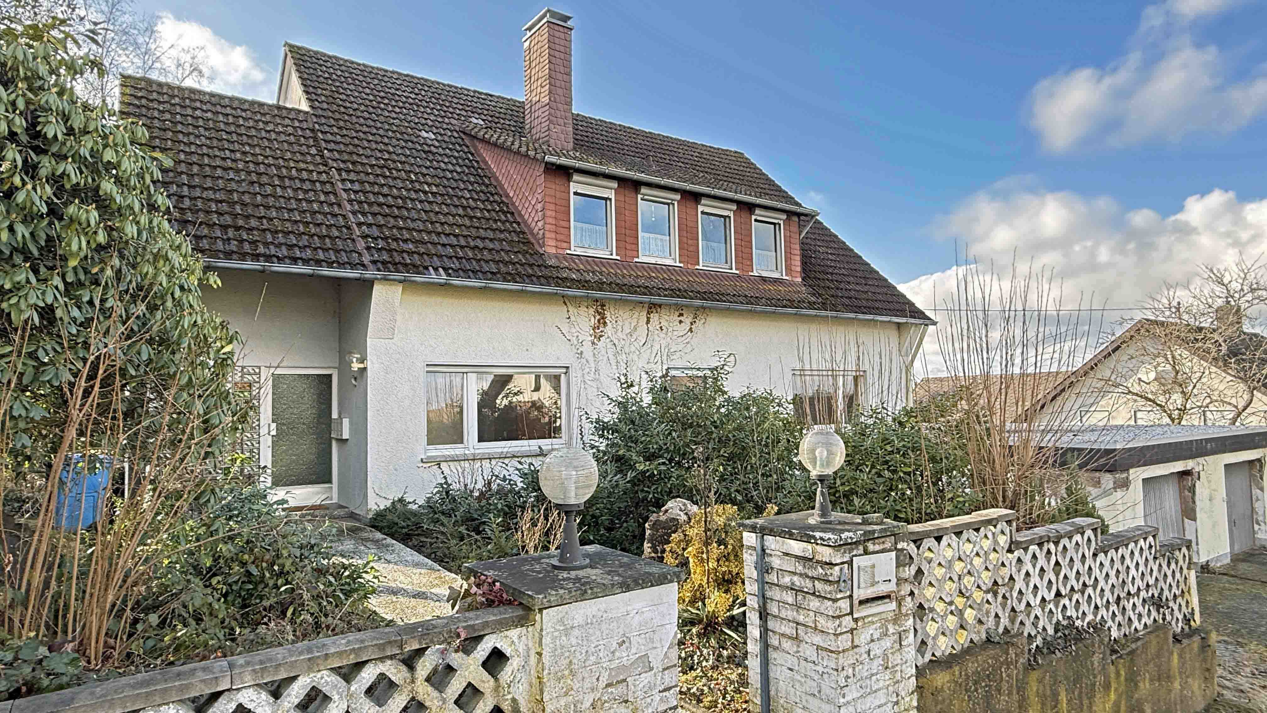 400 2-463 - Wissen: Zweifamilienhaus im Dornröschenschlaf in bester Wohnlage