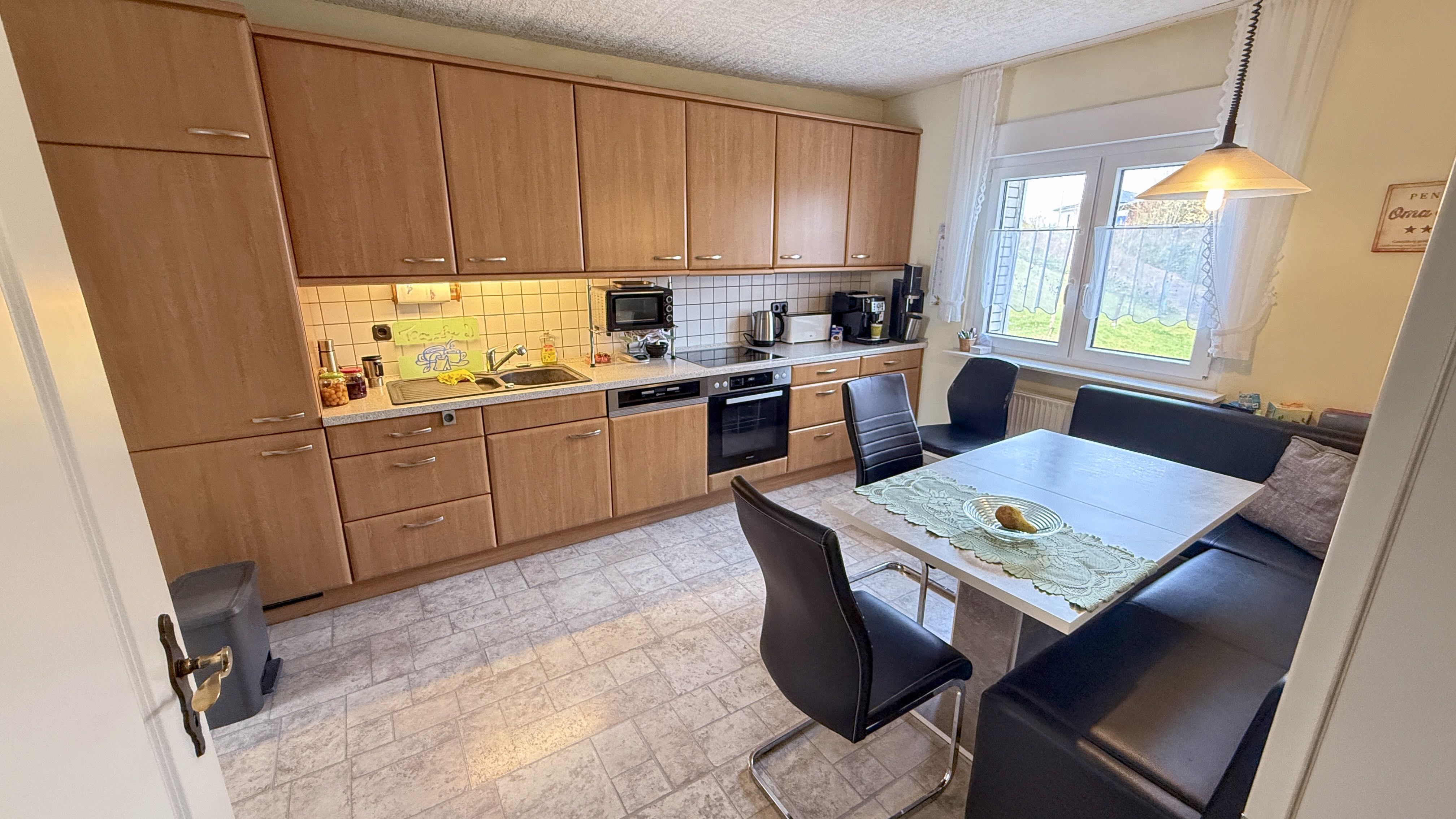 Morsbach-Katzenbach: Gepflegtes Wohnhaus mit großem Garten, Wohnküche 13,9 m²  (im Kaufpreis enthalten) 
