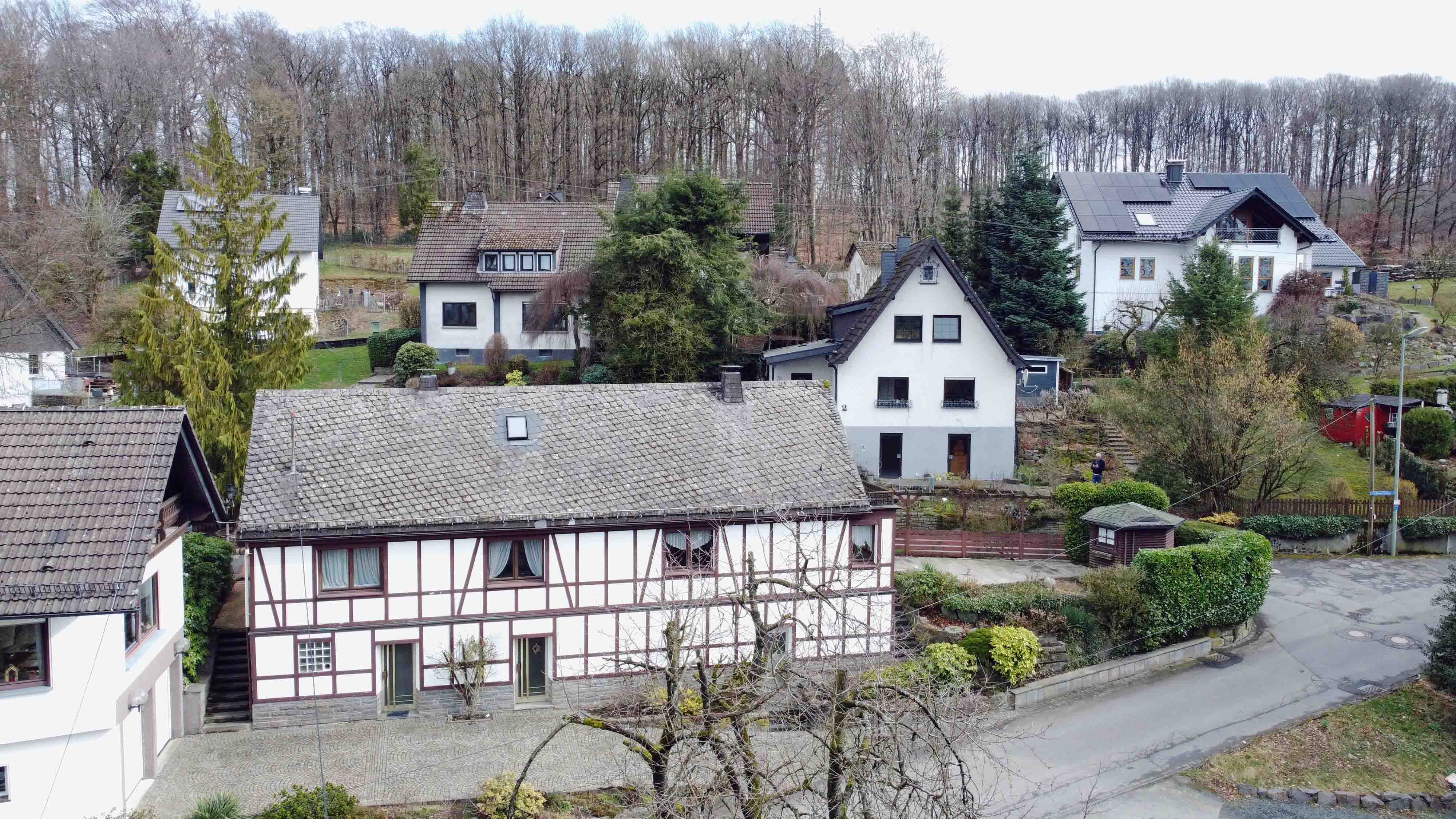 Reichshof-Nosbach: Für 160.000 € sofort einzugsfertig, Luftaufnahme. Ruhige Dorflage in Reichshof-Nosbach