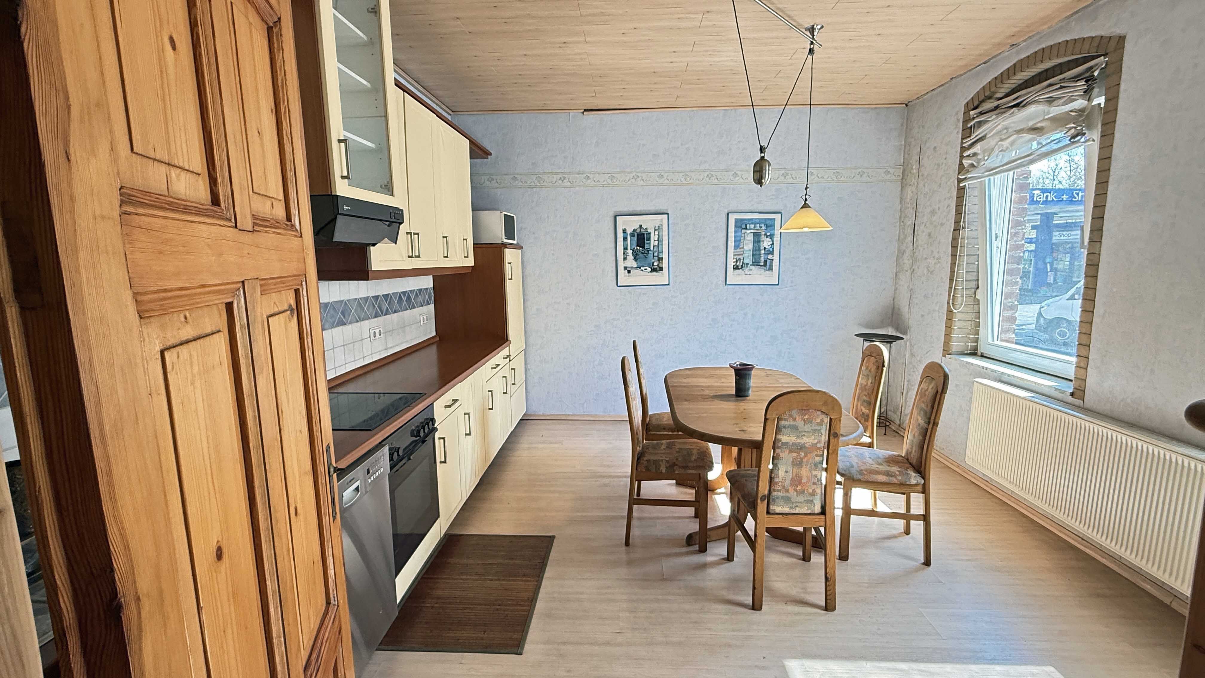 Morsbach: Achtung Handwerker! Schönes, aber modernisierungsbedürftiges Backsteinhaus, Das EG wurde zuletzt als Wohnung umgebaut
